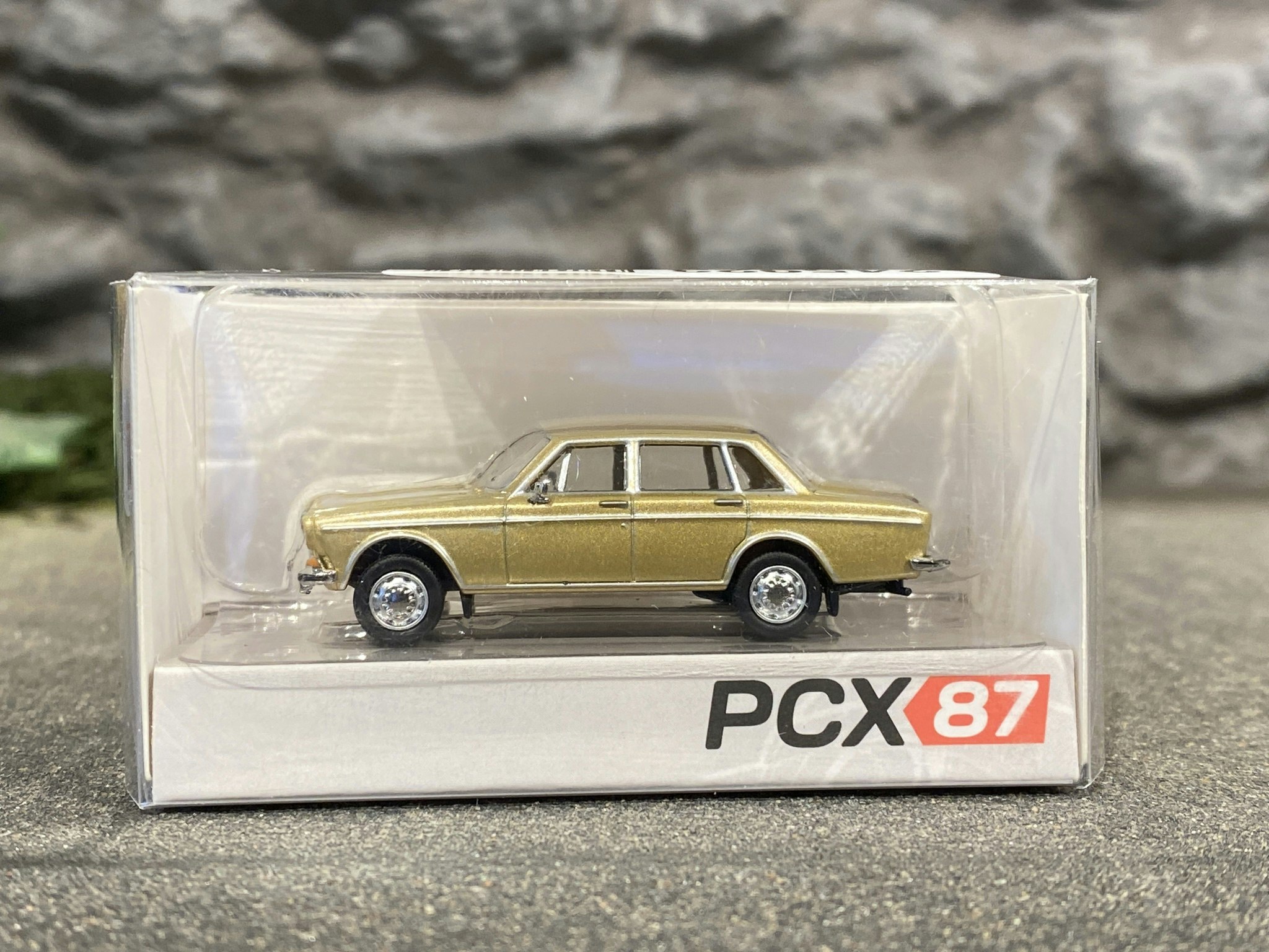 Skala 1/87 - Volvo 164, Guldig från PCX87