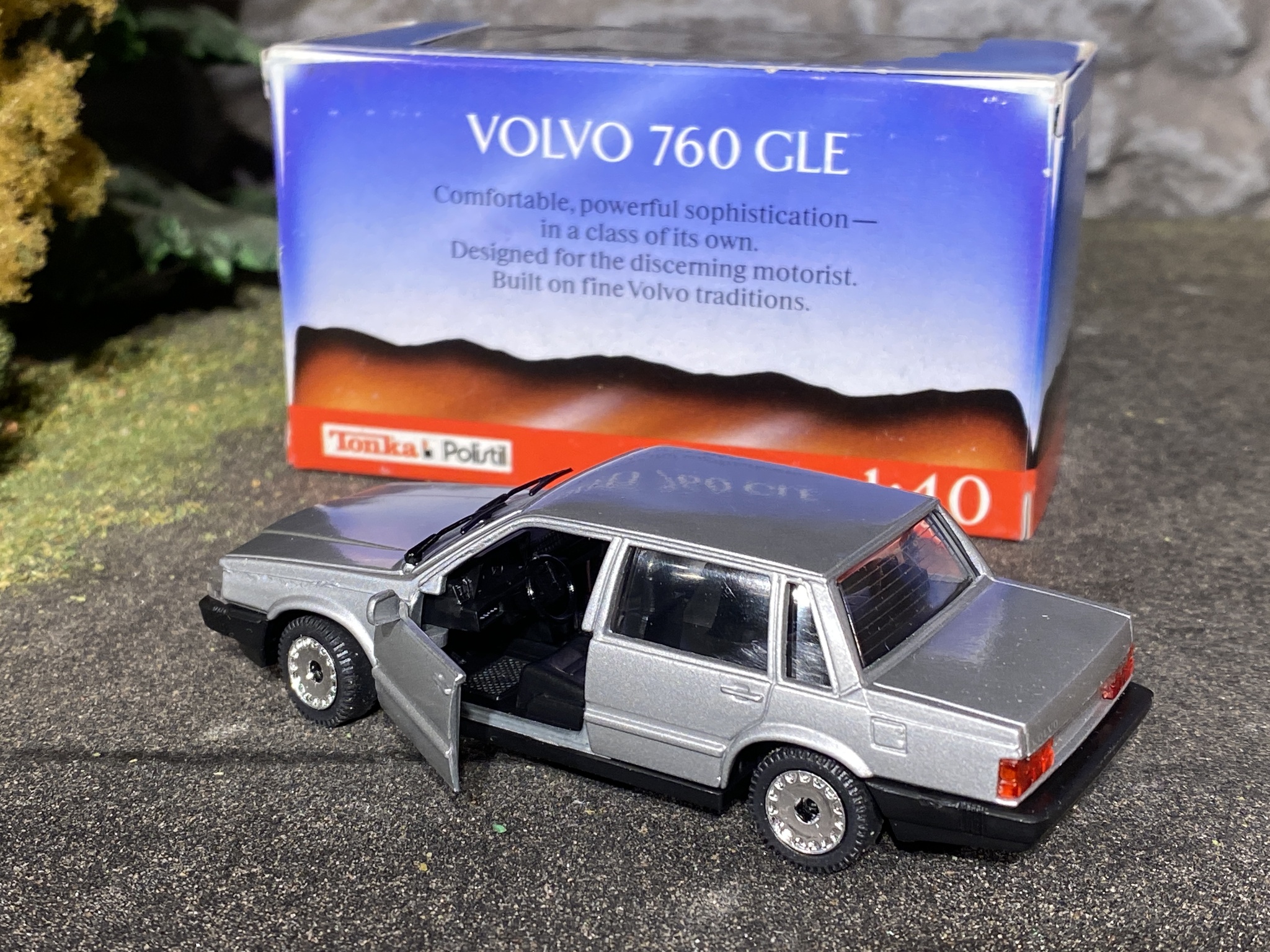 Skala 1/43 (Skala 1/40) Volvo 760 Silver fr Tonka / Polistil - Made in Italy