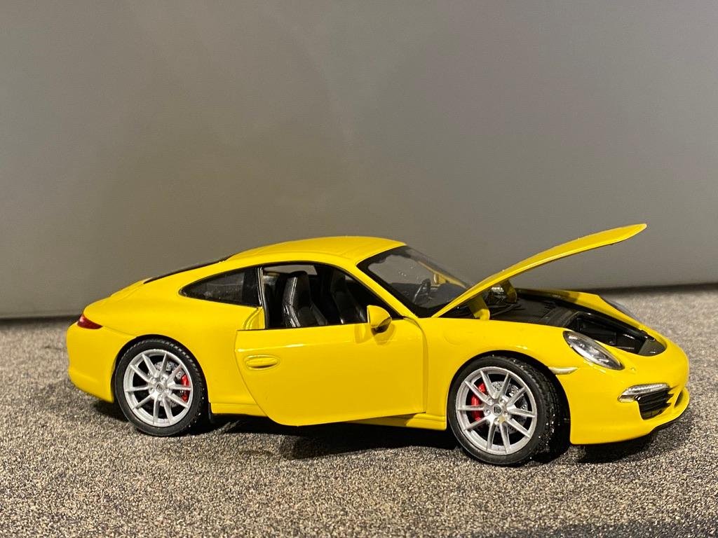 Skala 1/24 Porsche 911 Carrera S (991) från Welly NEX Models