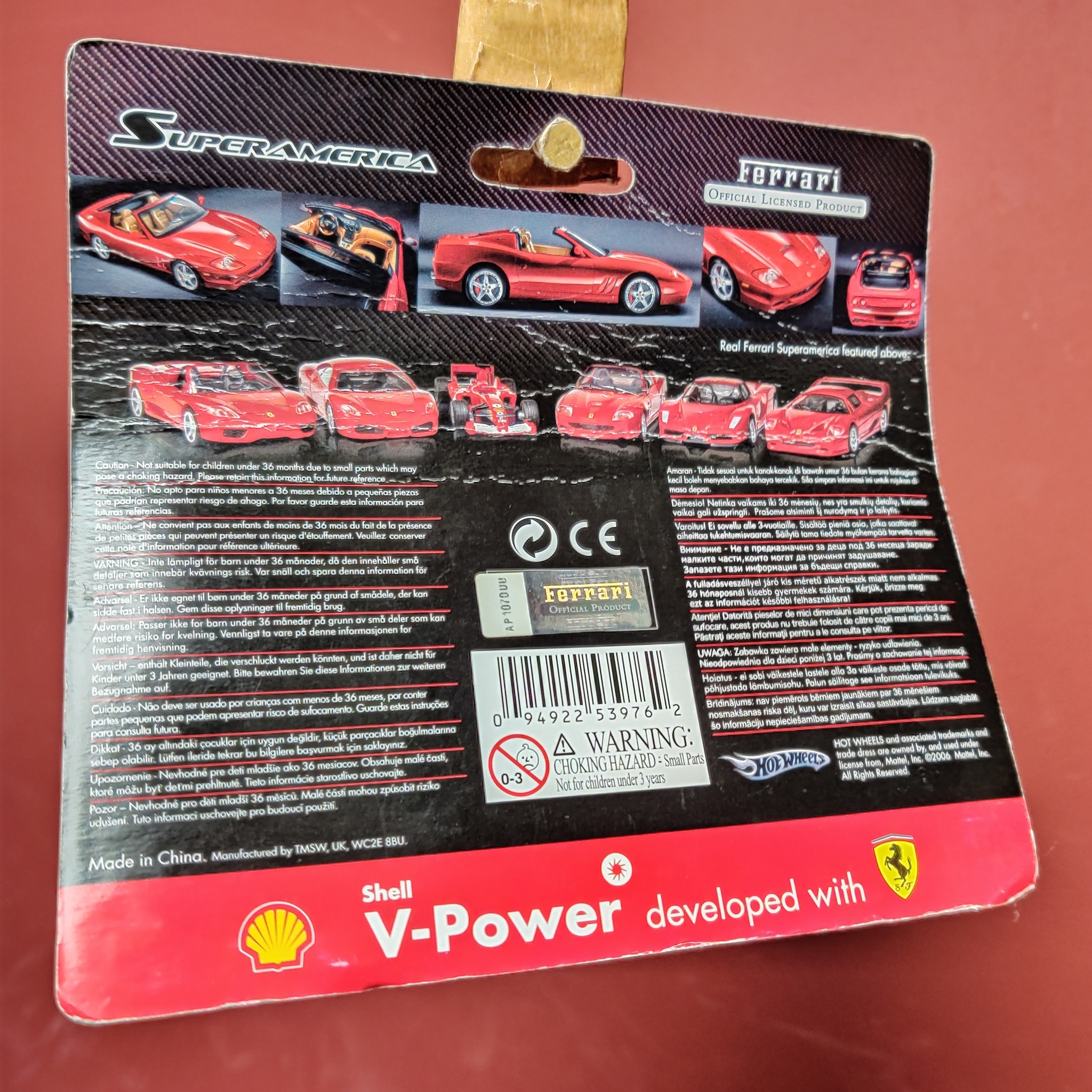 Skala 1/38 Ferrari 550 Maranello SuperAmerica Shell V-Power från Hot Wheels