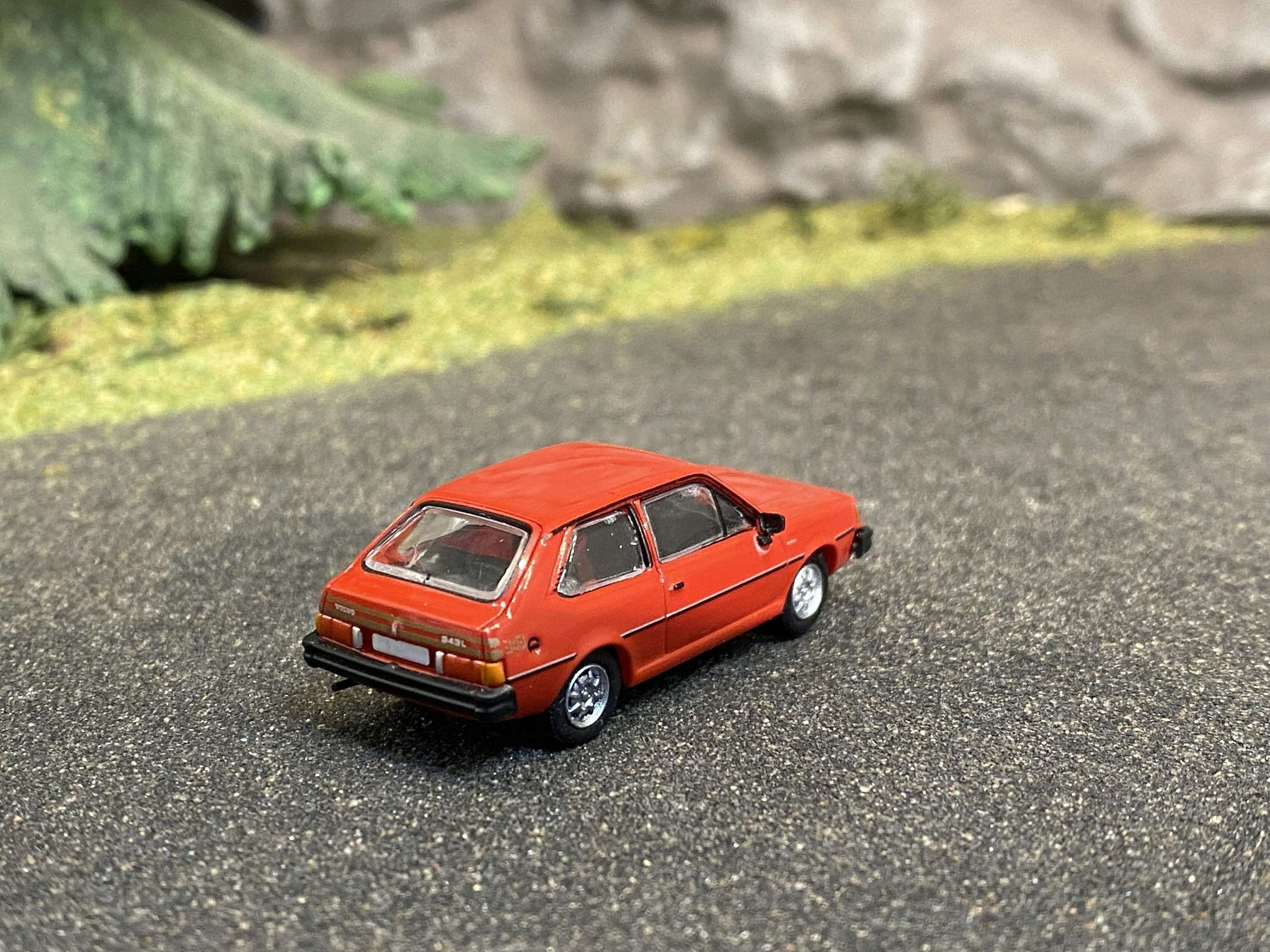 Skala 1/87 - Volvo 343 (340), Röd från PCX87