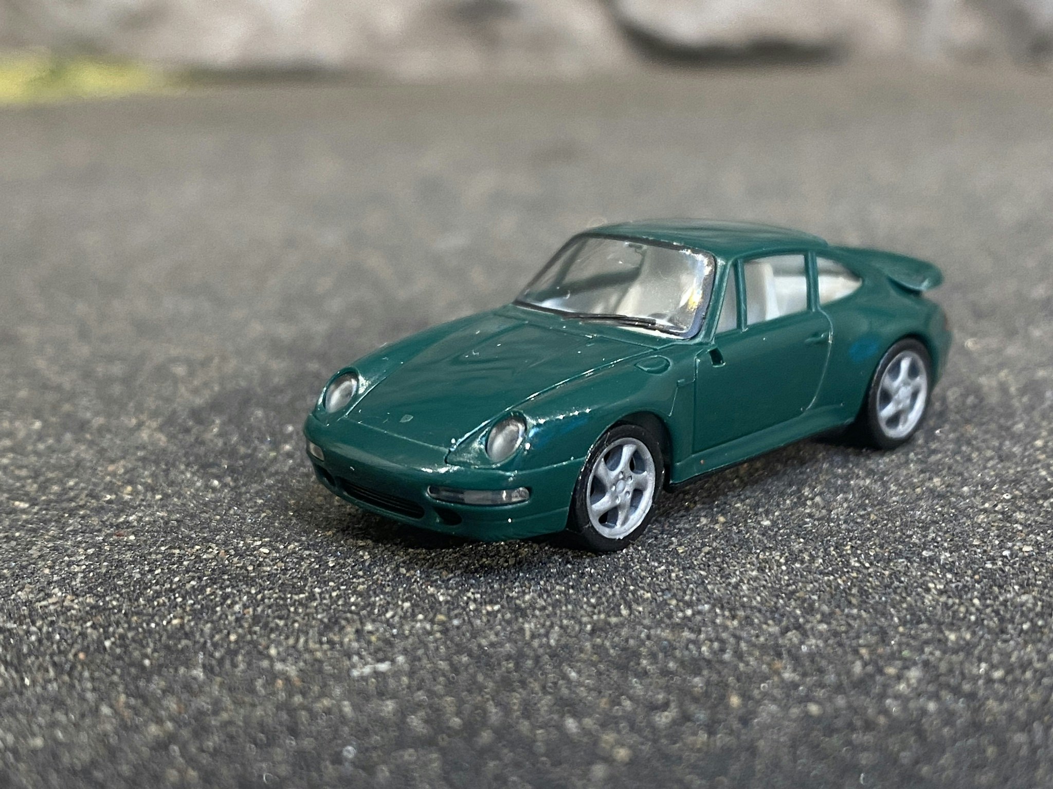 Skala 1/87 - Porsche 911, 95' Grön från Herpa, Skrot?! Obs saknar sidospegel!