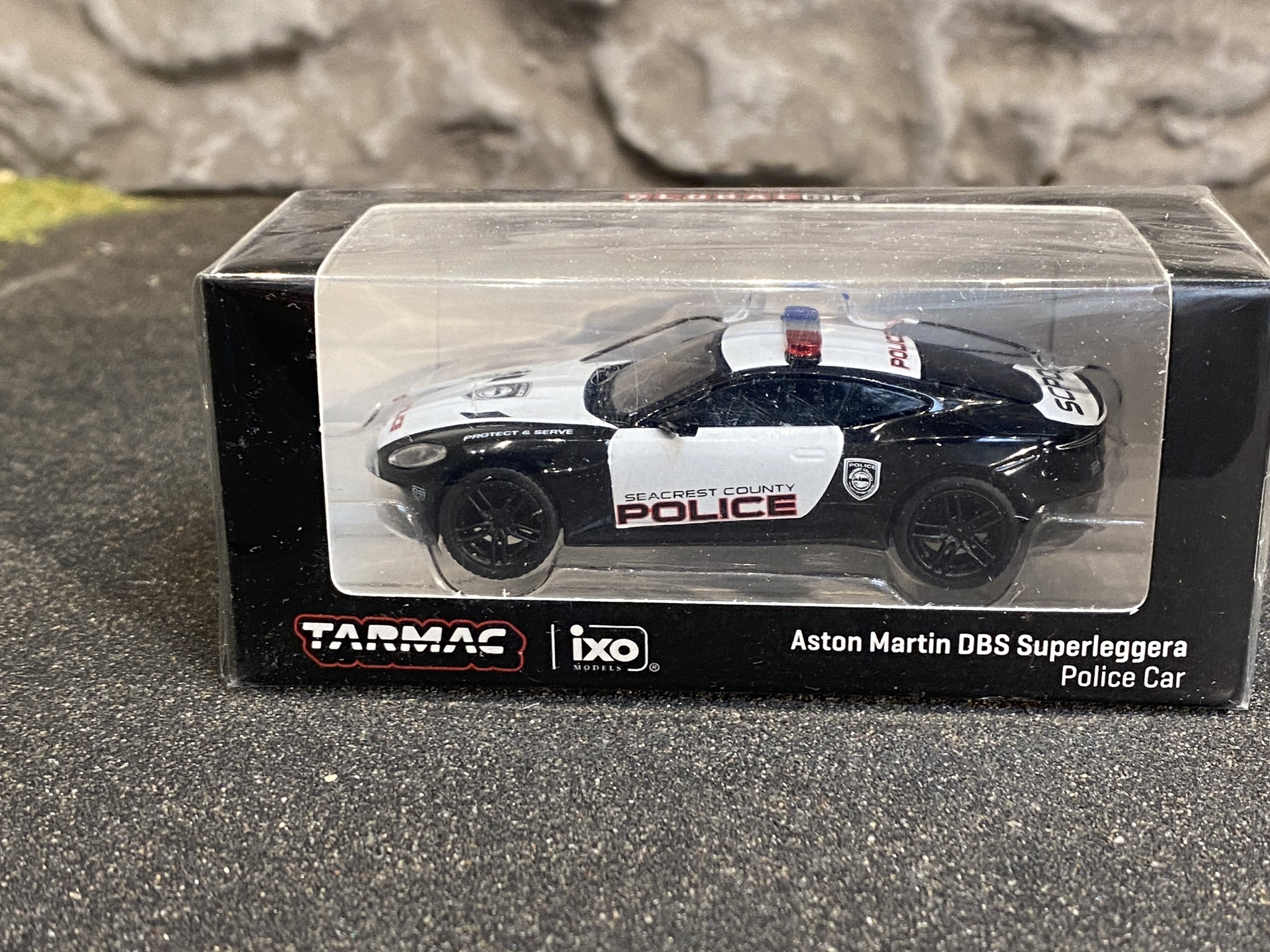 Skala 1/64 Aston Martin DBS Superleggera "Police"  Polisbil f TARMAC works