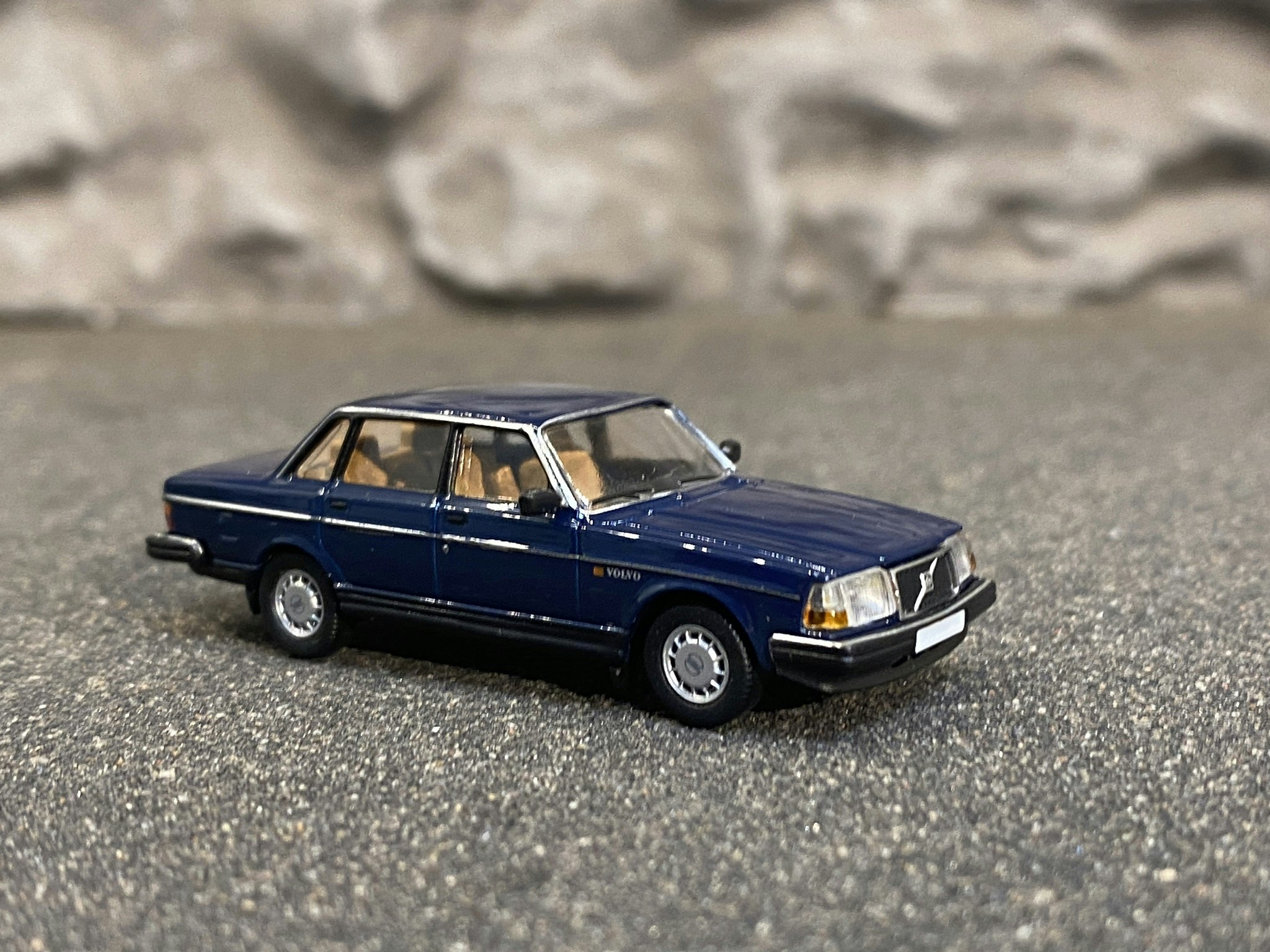 Skala 1/87 - Volvo 240 GL (244), Mörkblå från PCX87