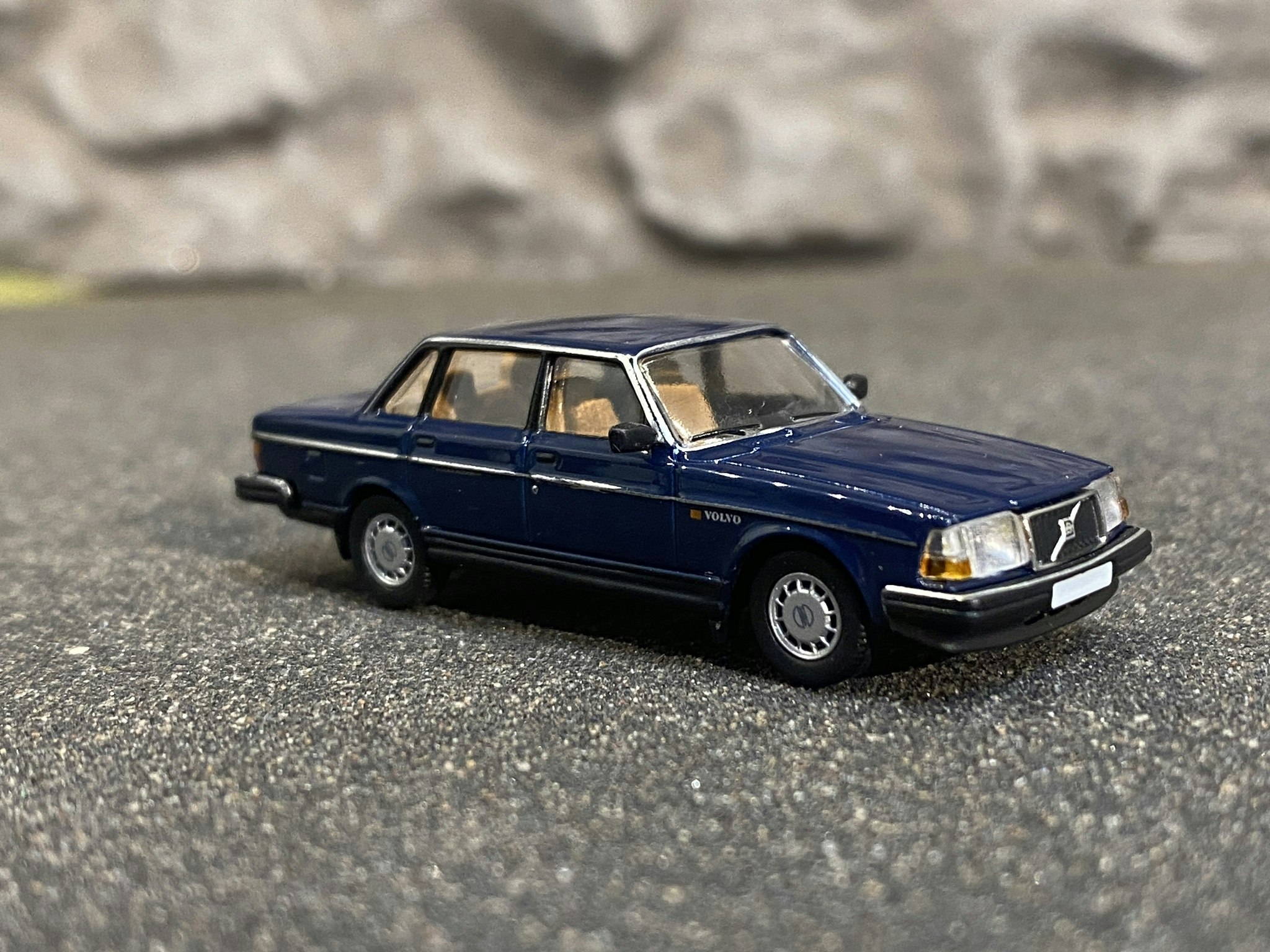 Skala 1/87 - Volvo 240 GL (244), Mörkblå från PCX87