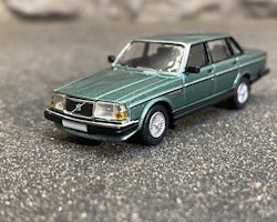 Skala 1/87 - Volvo 240 GL (244), Grön metallic från PCX87