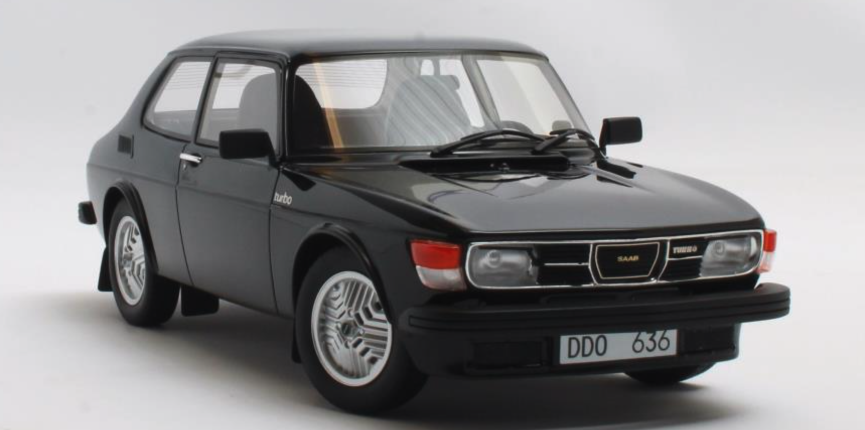 Skala 1/18 Otroligt fin Saab 99 TURBO 77' Svart från CULT Scale Models