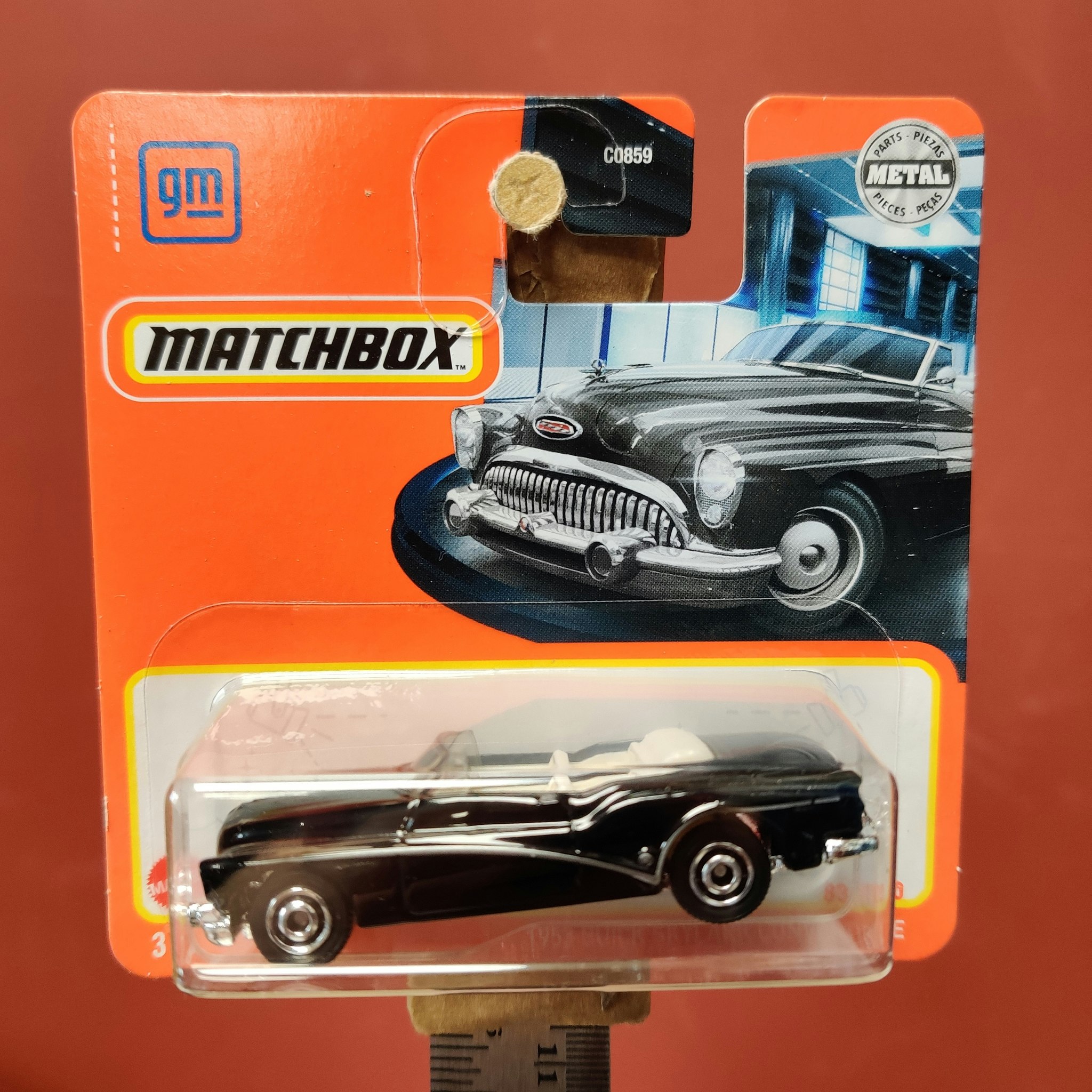 Skala 1/64 Matchbox - Buick Skylark Convertible 1953