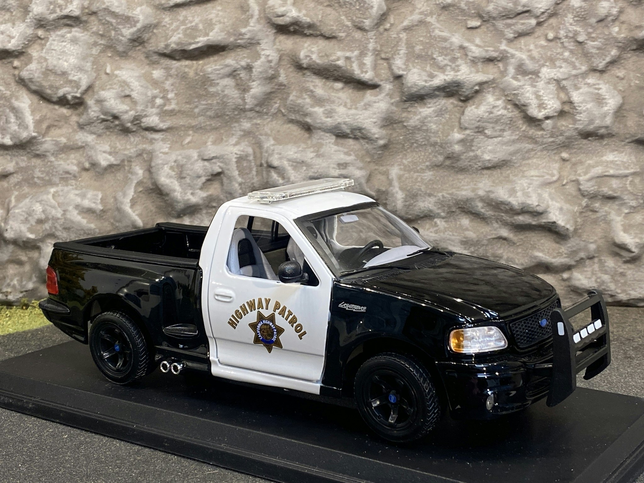 Skala 1/18 Ford SVF F-150 Lightning - Highway Patrol fr Maisto Special Edition