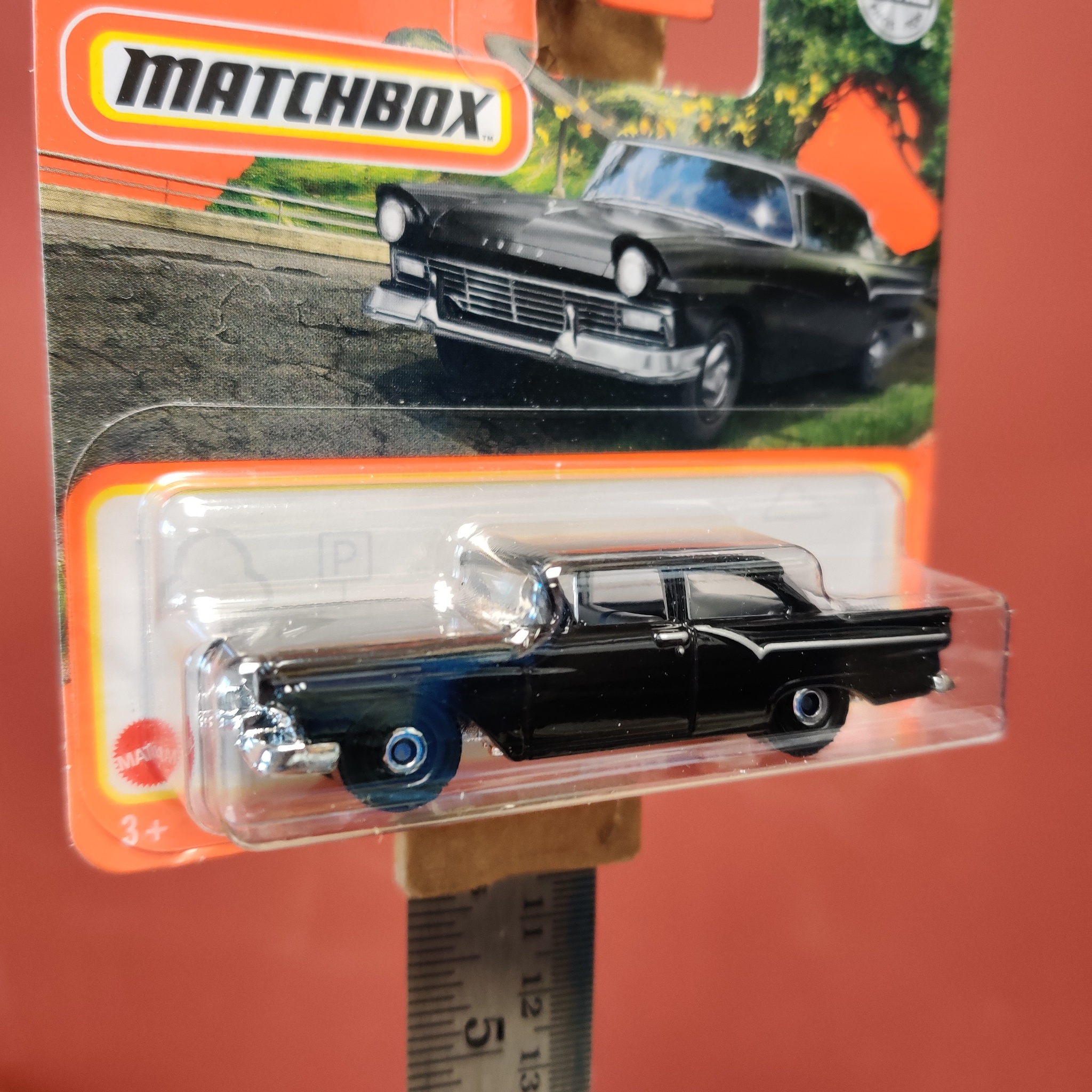 Skala 1/64 Matchbox - Ford Custom 300