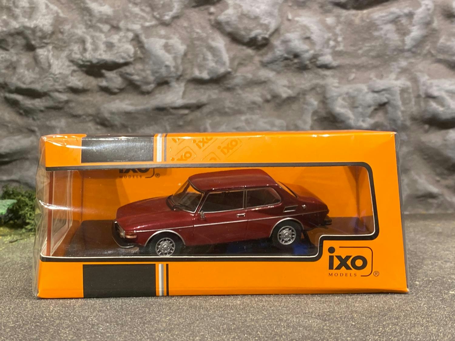 Skala 1/43 -SAAB 99 EMS -1973 Mörkröd fr IXO-models