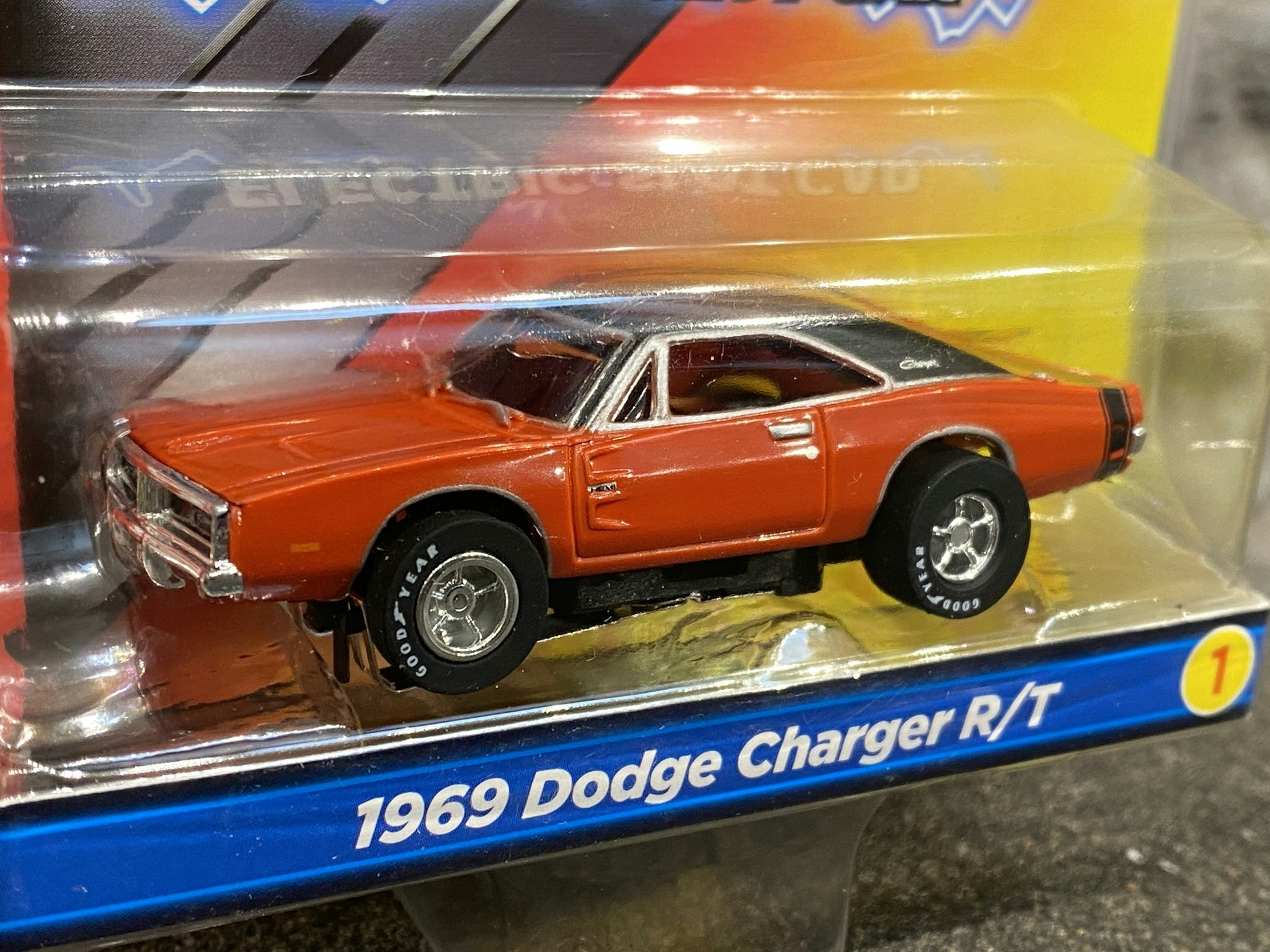 Skala 1/64 Bil för Bilbana, Dodge Charger R/T 69', röd, "Xtraction Ultra-G" fr Auto World