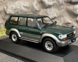 Skala 1/43 - Mycket fin Toyota Land Cruiser LC80 - 1992 Grön/Silver från First:43