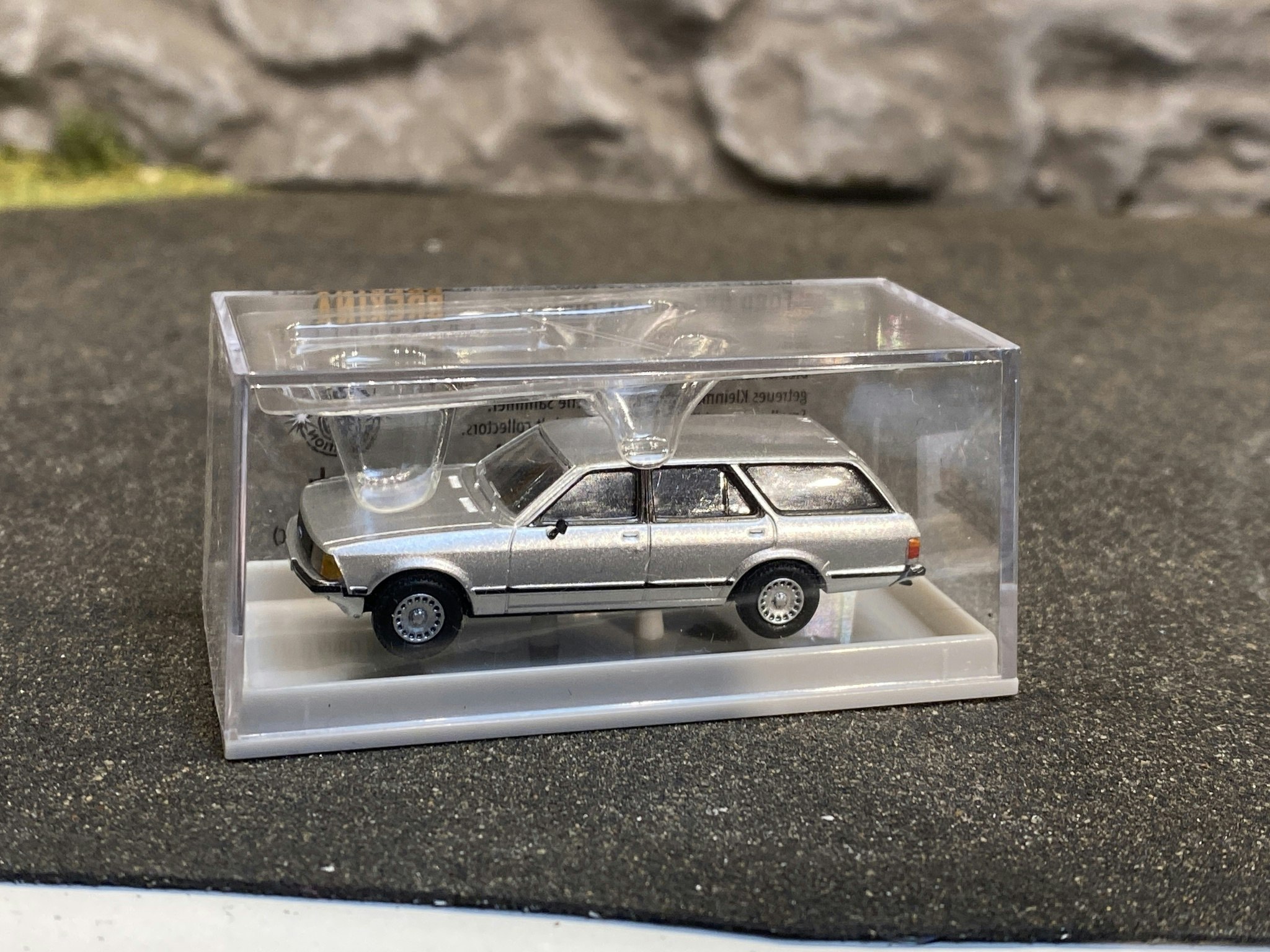 Skala 1/87 - Ford Granada Mk I Turnier, Silver från Brekina