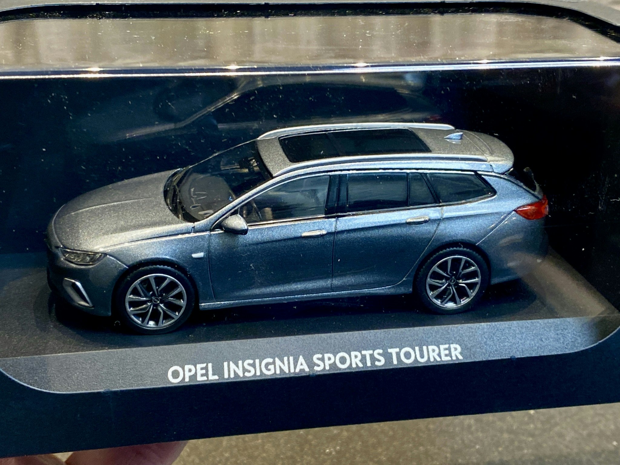 Skala 1/43: Opel Insignia Sports Tourer fr iScale