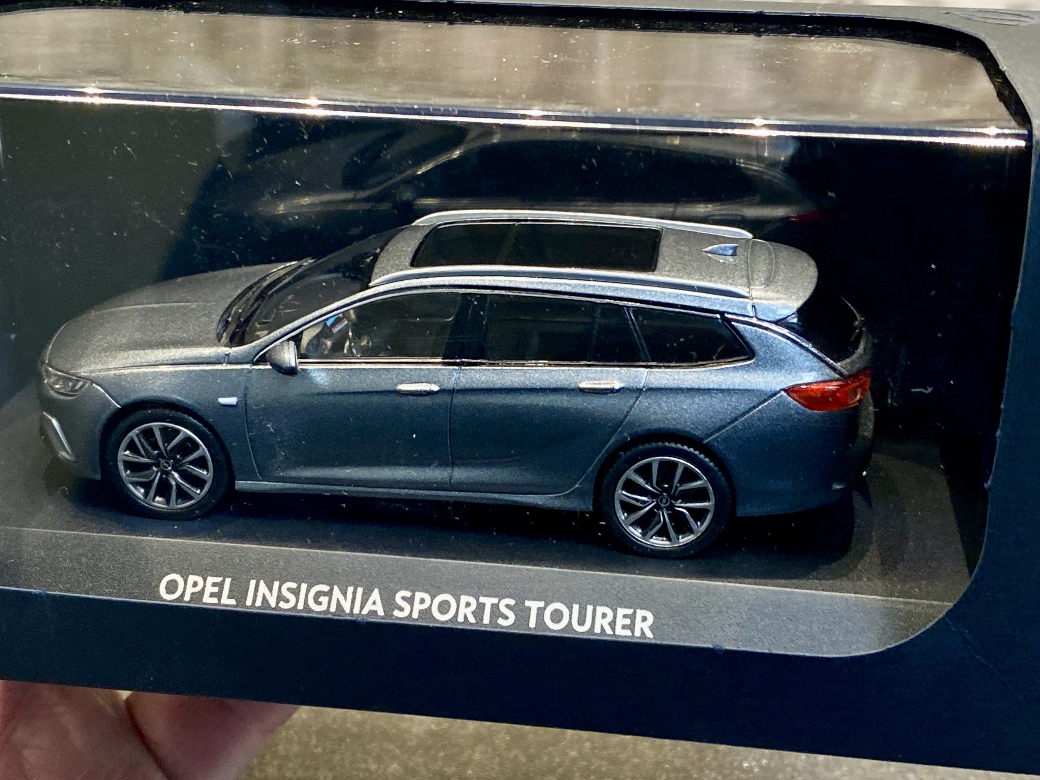 Skala 1/43: Opel Insignia Sports Tourer fr iScale