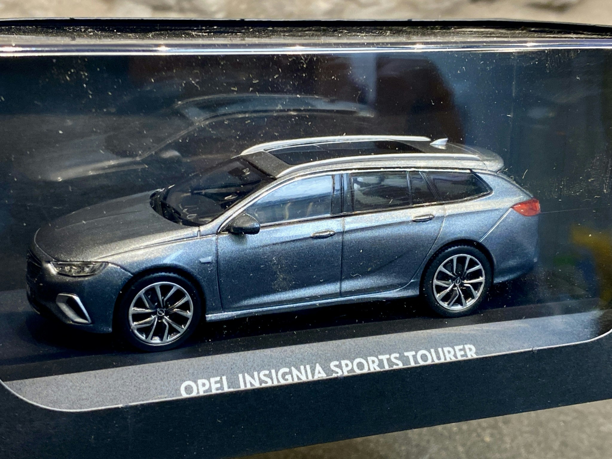 Skala 1/43: Opel Insignia Sports Tourer fr iScale