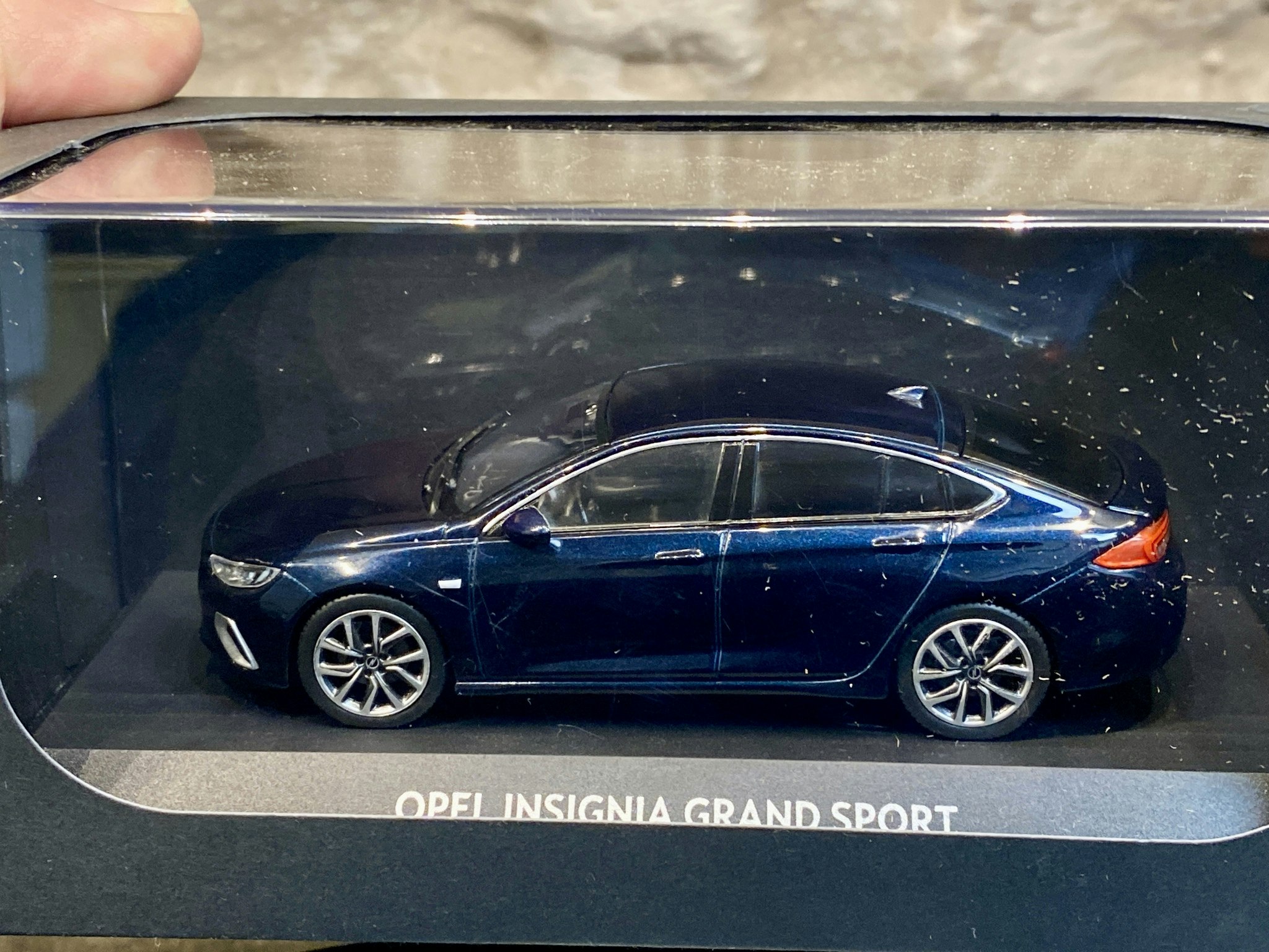 Skala 1/43: Opel Insignia Grand Sport fr iScale