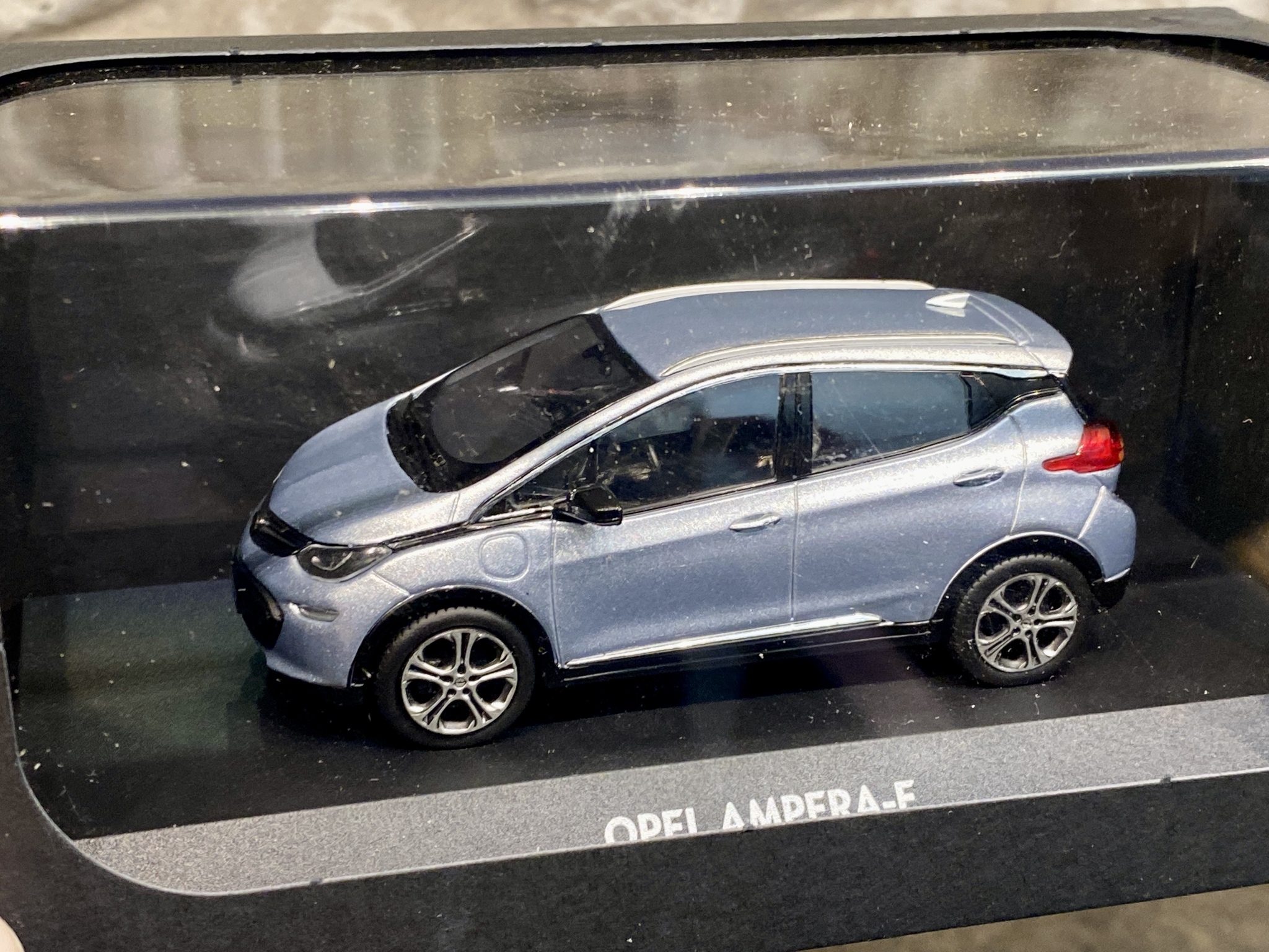 Skala 1/43: Opel Ampera-E fr iScale