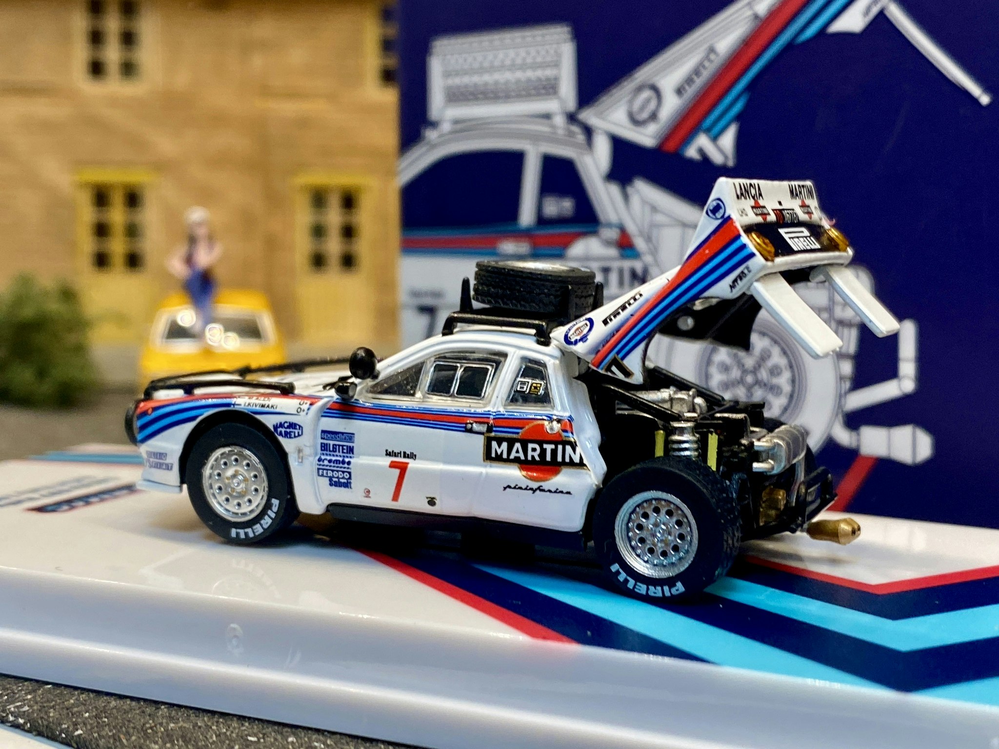 Skala 1/64 Lancia 037 Rally - Safari Rally 1984 #7 - M Allén / I Kivimäki fr TARMAC