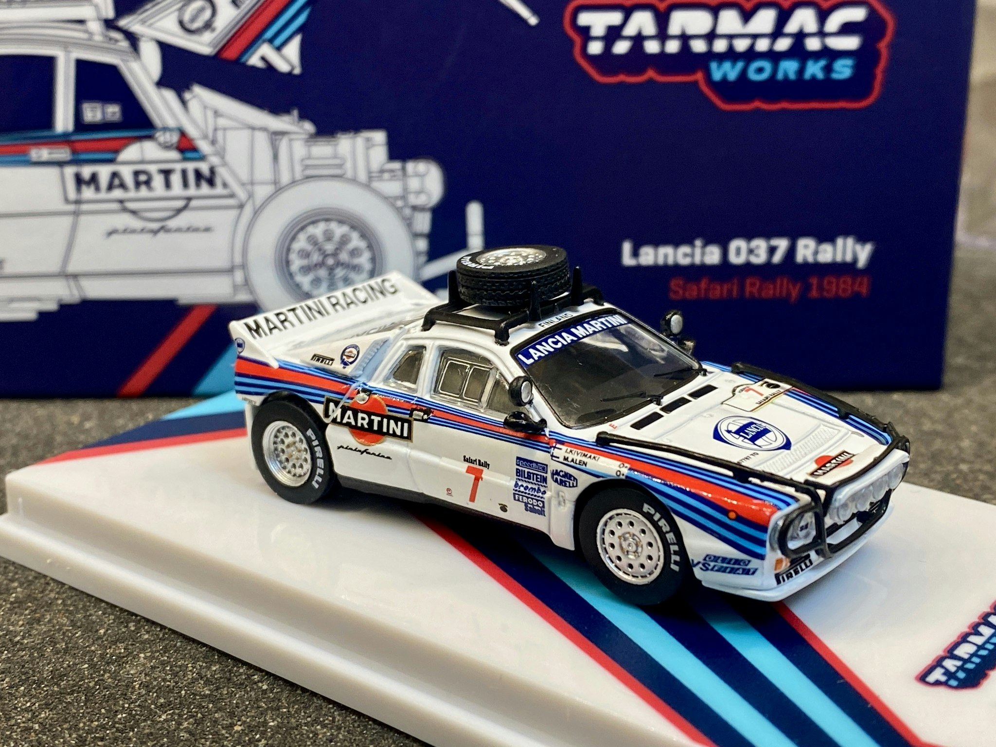 Skala 1/64 Lancia 037 Rally - Safari Rally 1984 #7 - M Allén / I Kivimäki fr TARMAC