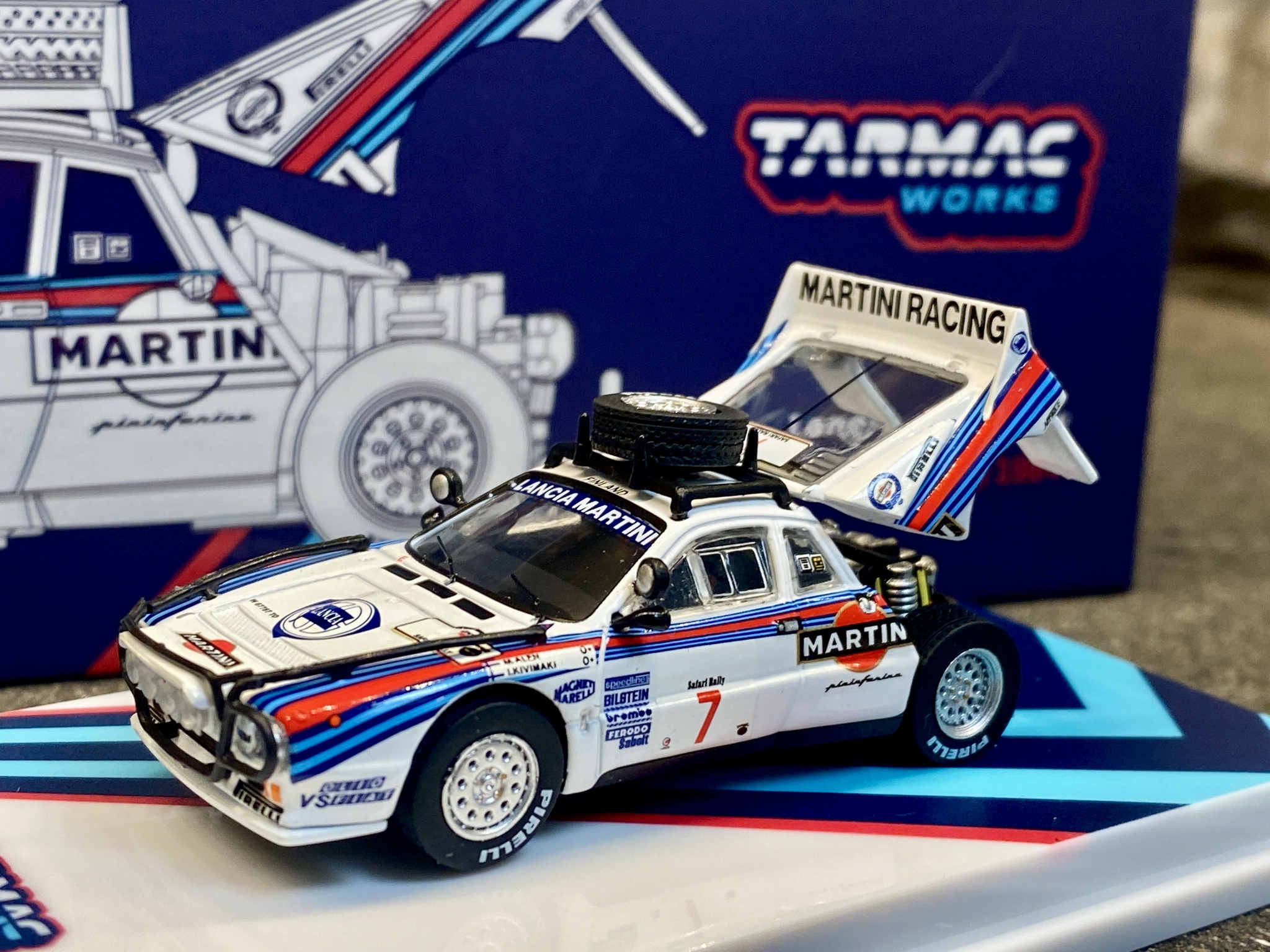 Skala 1/64 Lancia 037 Rally - Safari Rally 1984 #7 - M Allén / I Kivimäki fr TARMAC