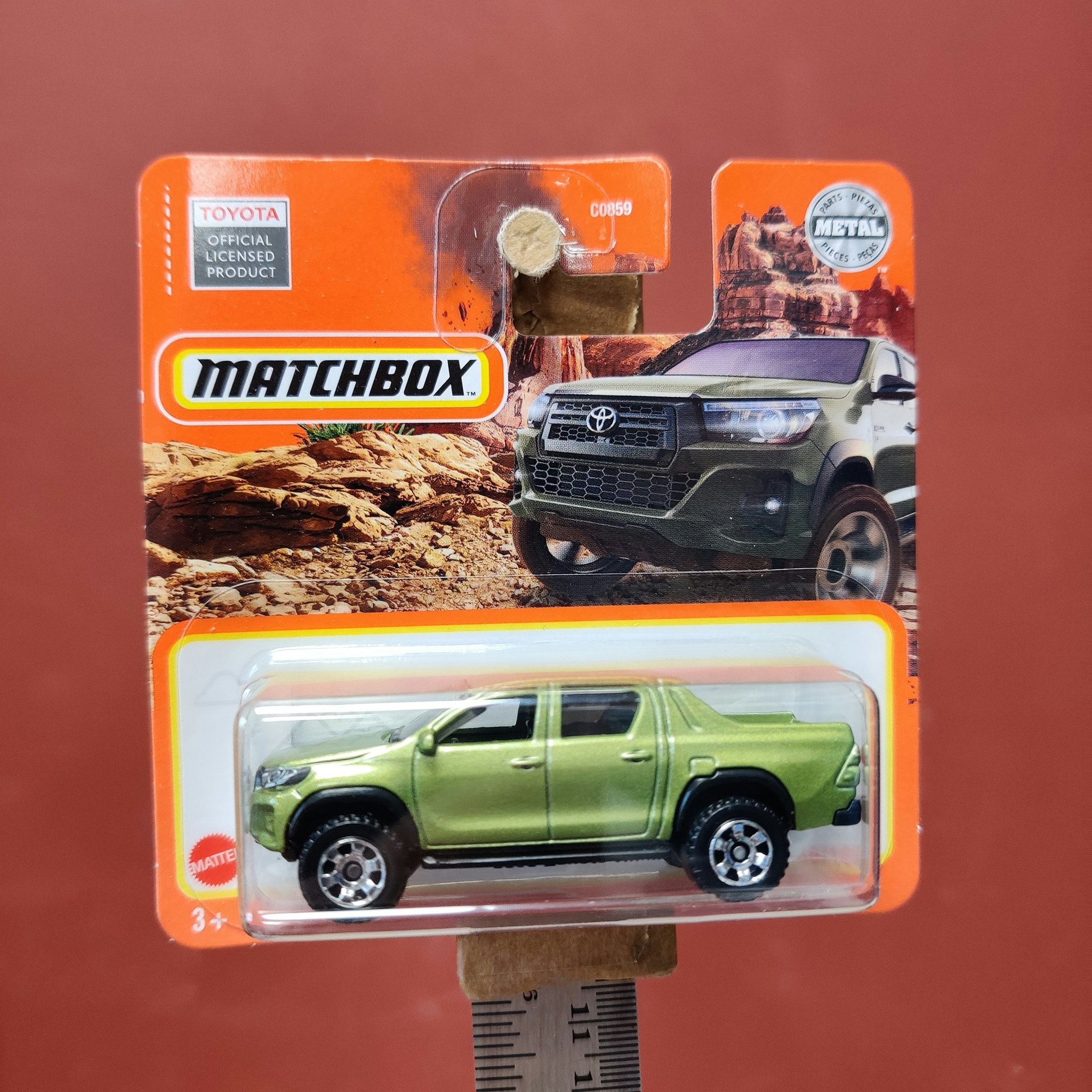 Skala 1/64 Matchbox - Toyota Hilux 2018