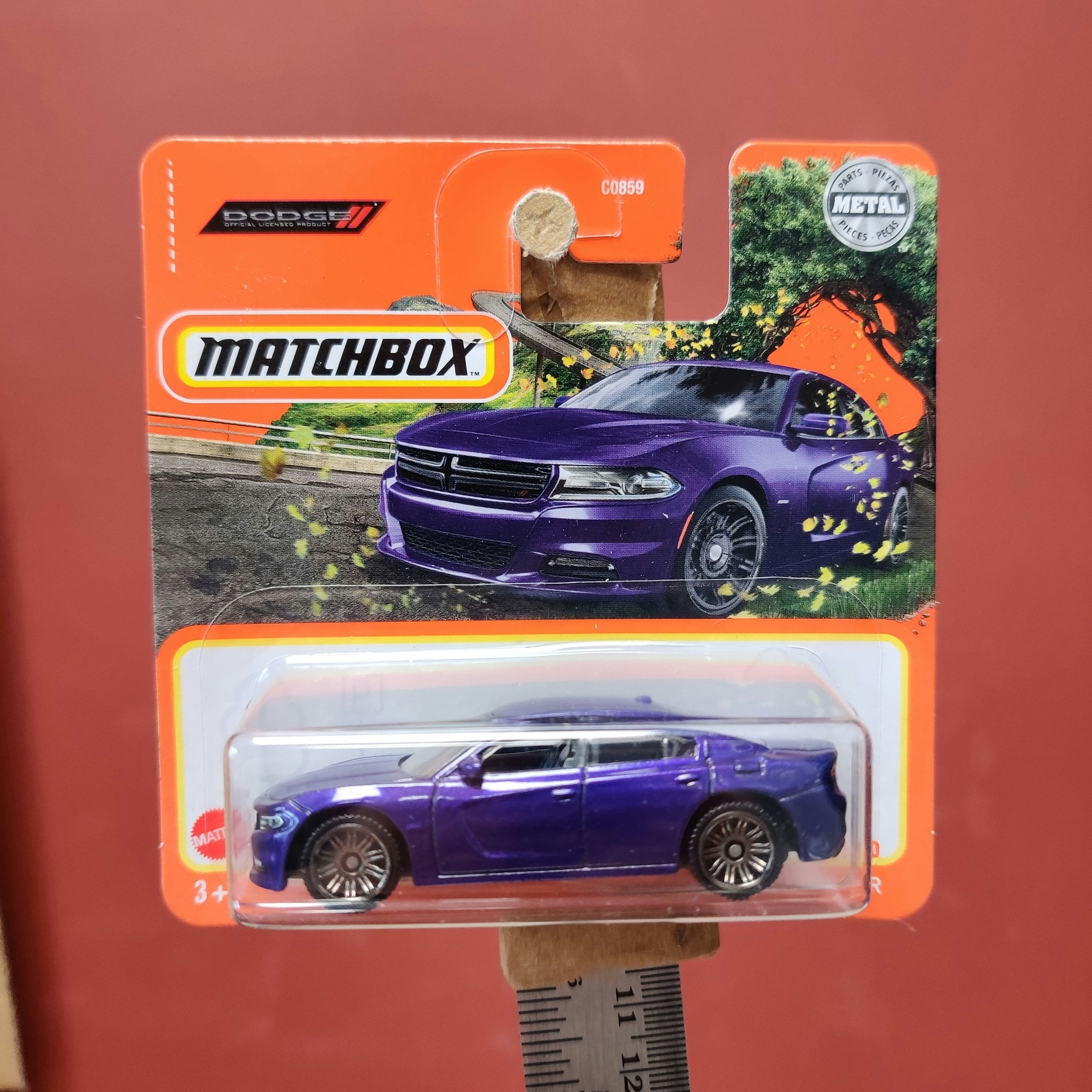 Skala 1/64 Matchbox - Dodge Charger 2018