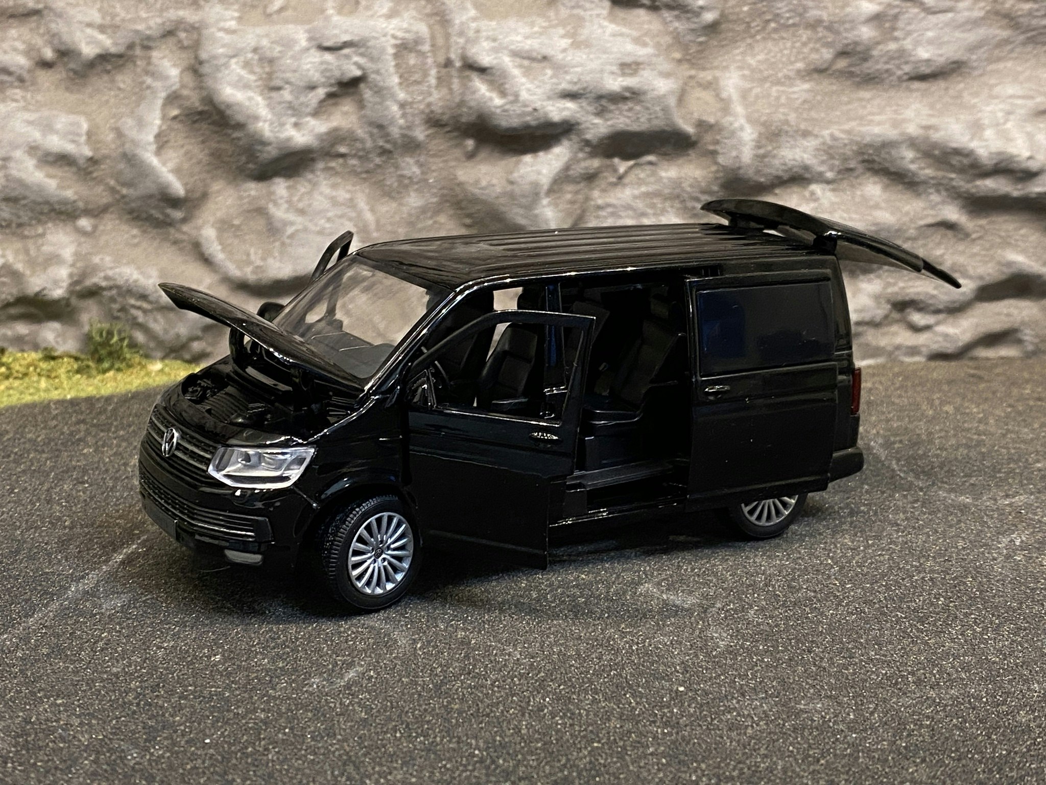 Skala 1/32 Volkswagen Multivan, Svart, Svart kartong från Tayumo