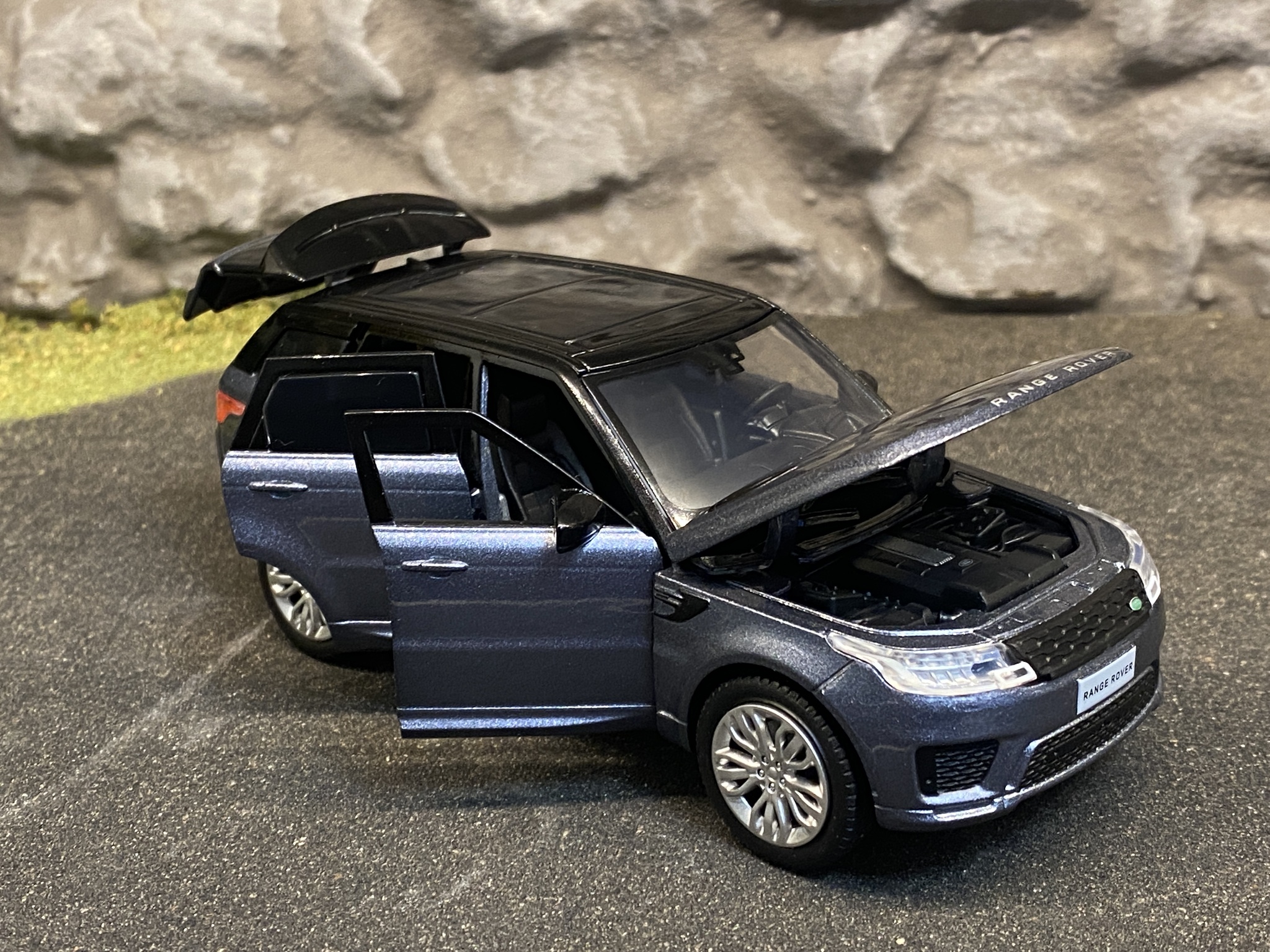 Skala 1/32 Range Rover Sport, Mörkgrå m Svart tak, från Tayumo