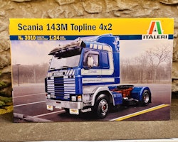 Skala 1/24 Byggmodell: Scania 143M Topline 4x2 från Italeri