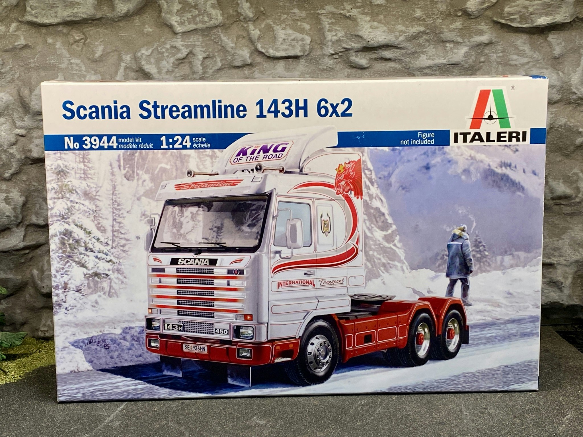 Skala 1/24 Byggmodell: Scania Streamline 143H 6x2 från Italeri