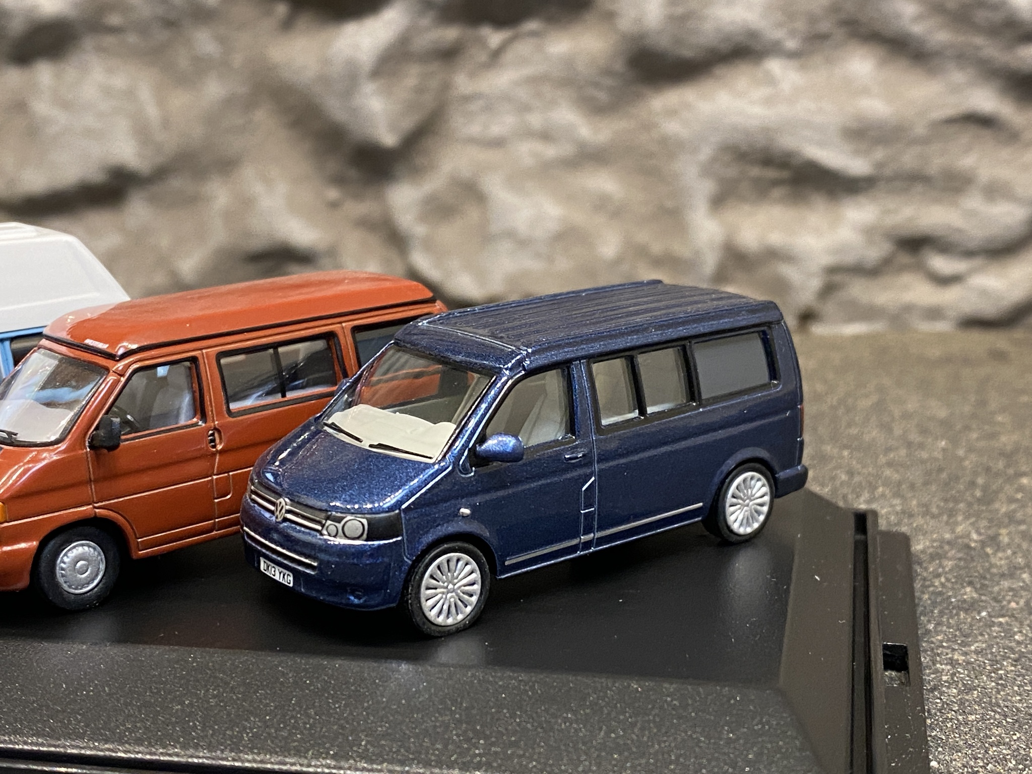 Skala 1/76 Volkswagen Camper Set, 5 Generationer av T1, T2, T3, T4 & T5 från Oxford