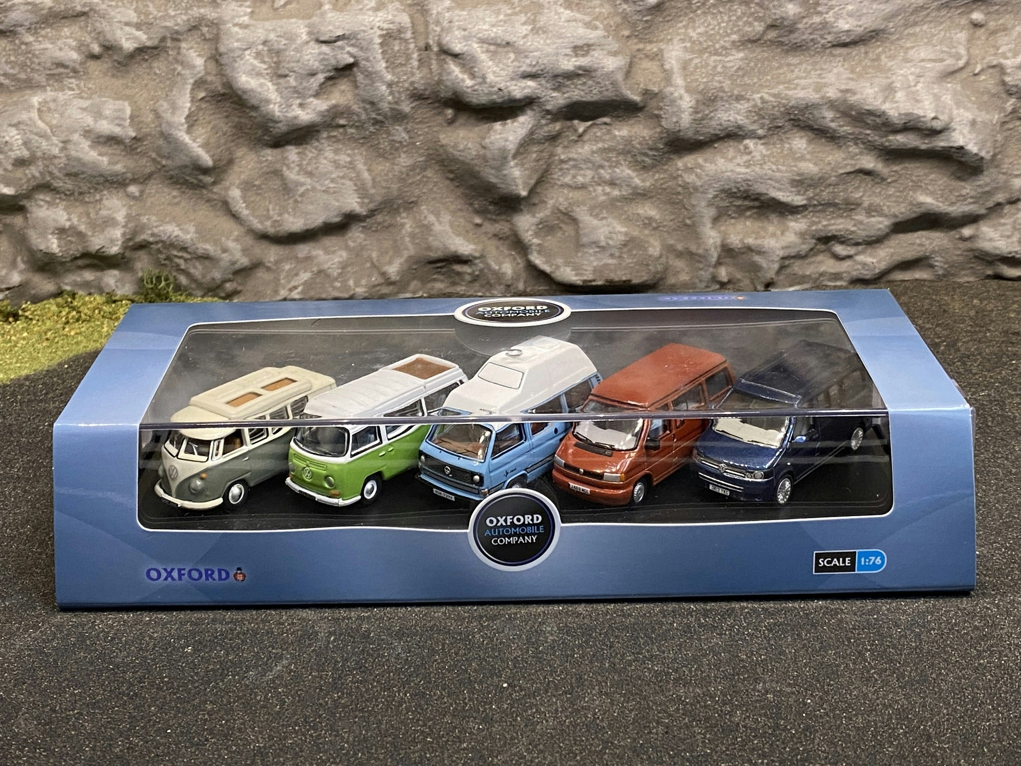 Skala 1/76 Volkswagen Camper Set, 5 Generationer av T1, T2, T3, T4 & T5 från Oxford