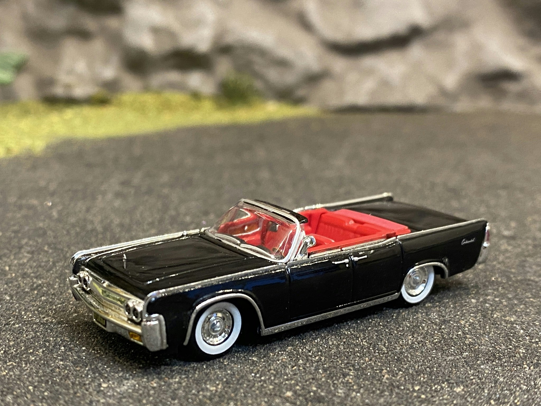 Skala 1/87 - Lincoln Continental Convertible, Svart från Ricko Ricko