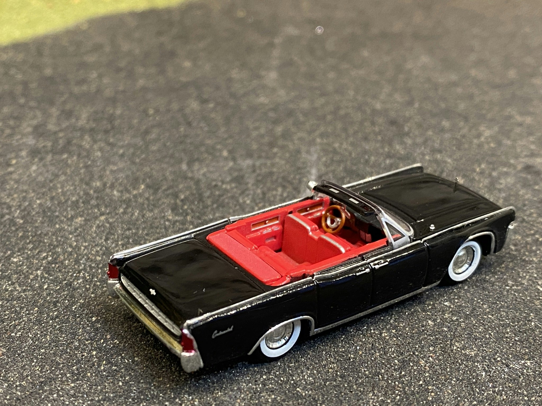 Skala 1/87 - Lincoln Continental Convertible, Svart från Ricko Ricko