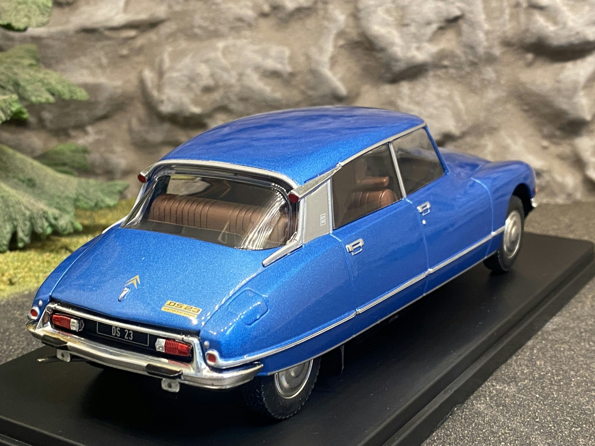 Skala 1/24 Citroen DS Pallas, Blå metallic, från WhiteBox