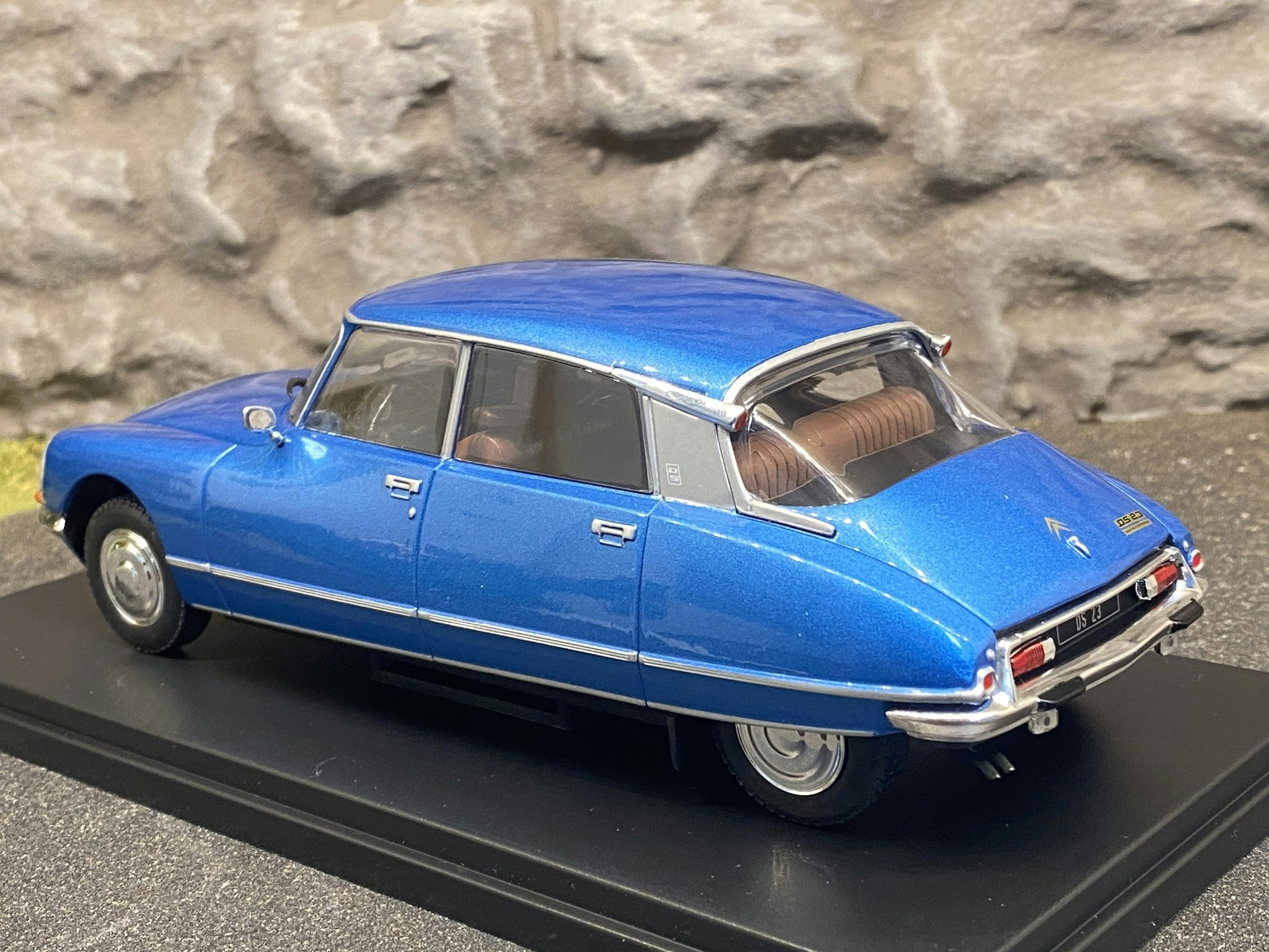 Skala 1/24 Citroen DS Pallas, Blå metallic, från WhiteBox