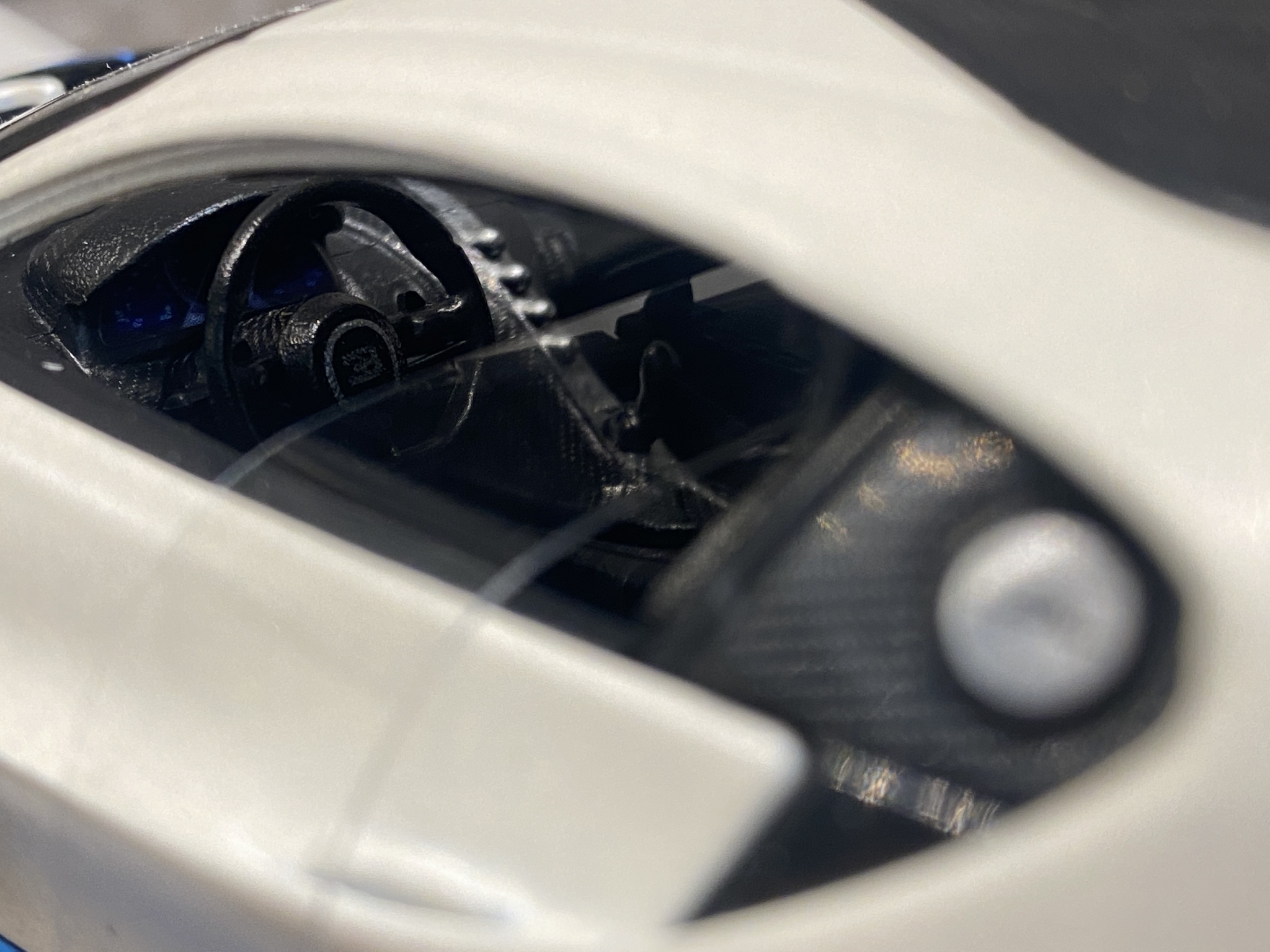 Skala 1/24 Bugatti Divo , PärlemoVit, från Maisto Special Edition