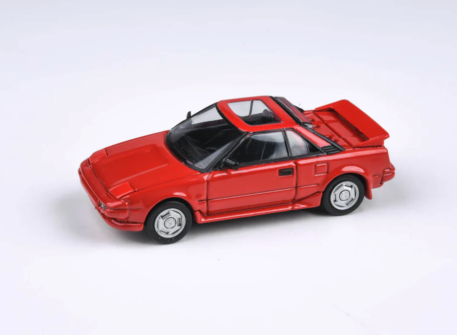 Skala 1/64 1985 Toyota MR2 MK1 Super Red, Vänsterstyrd.  fr Para64