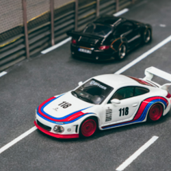 Skala 1/64 Old & New 997 Porsche Martini-färger fr TARMAC