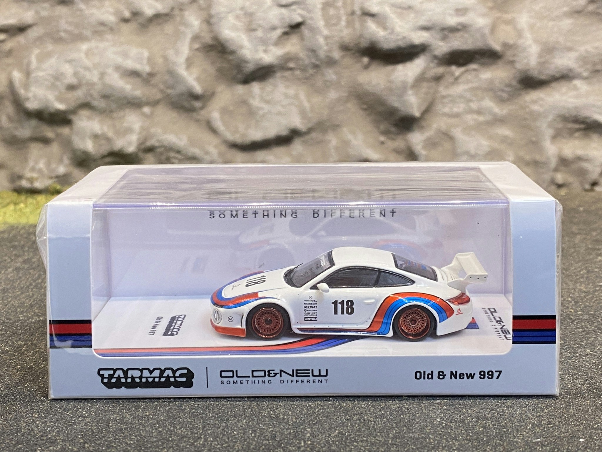 Skala 1/64 Old & New 997 Porsche Martini-färger fr TARMAC