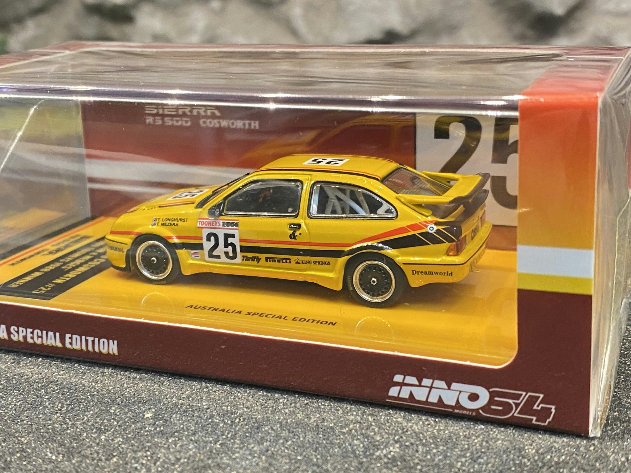 Skala 1/64 Ford Sierra RS500 Cosworth, Australian Special Edition fr Inno64