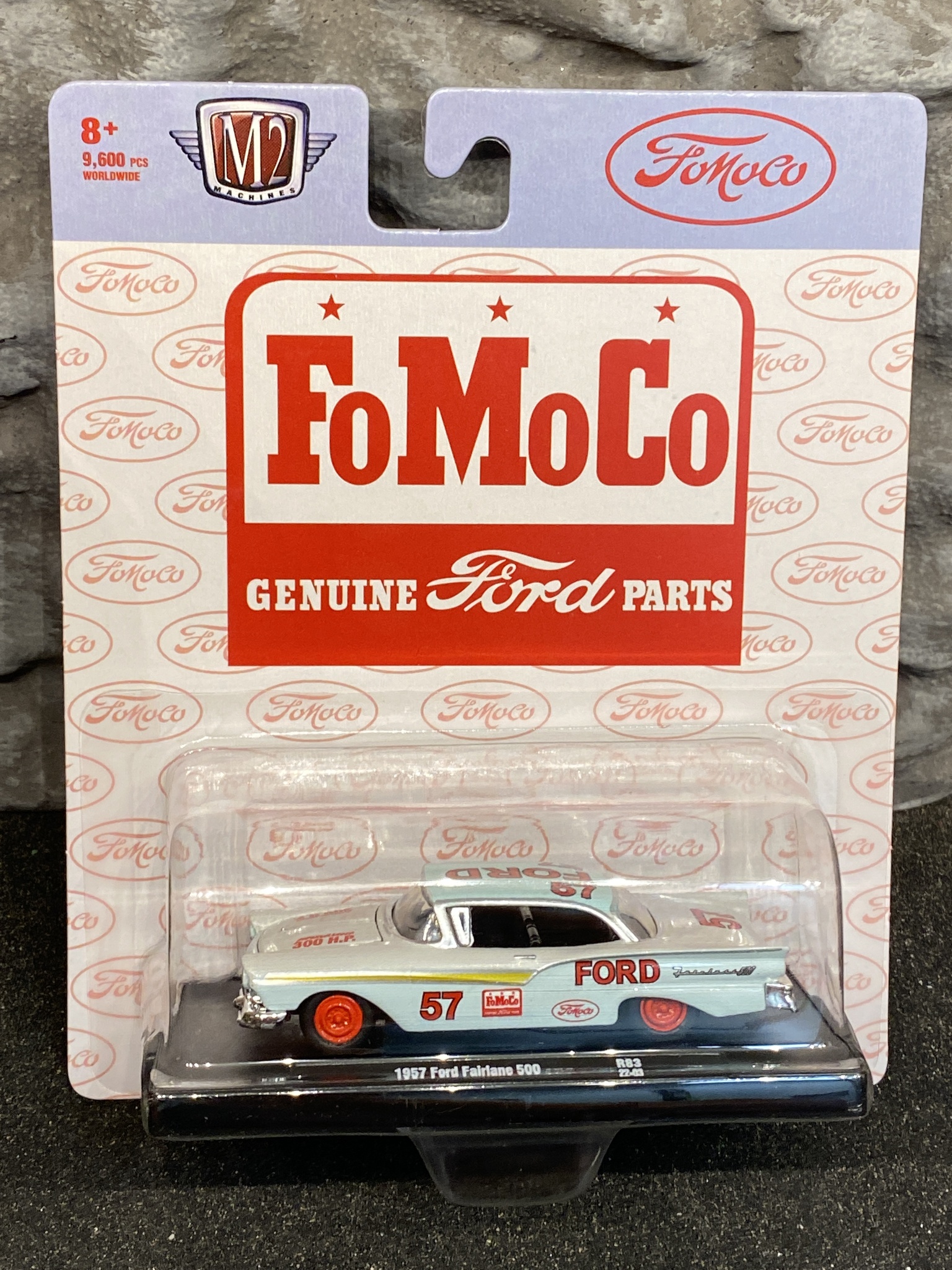 Skala 1/64 Ford Fairlane 57' "FoMoCo" fr M2