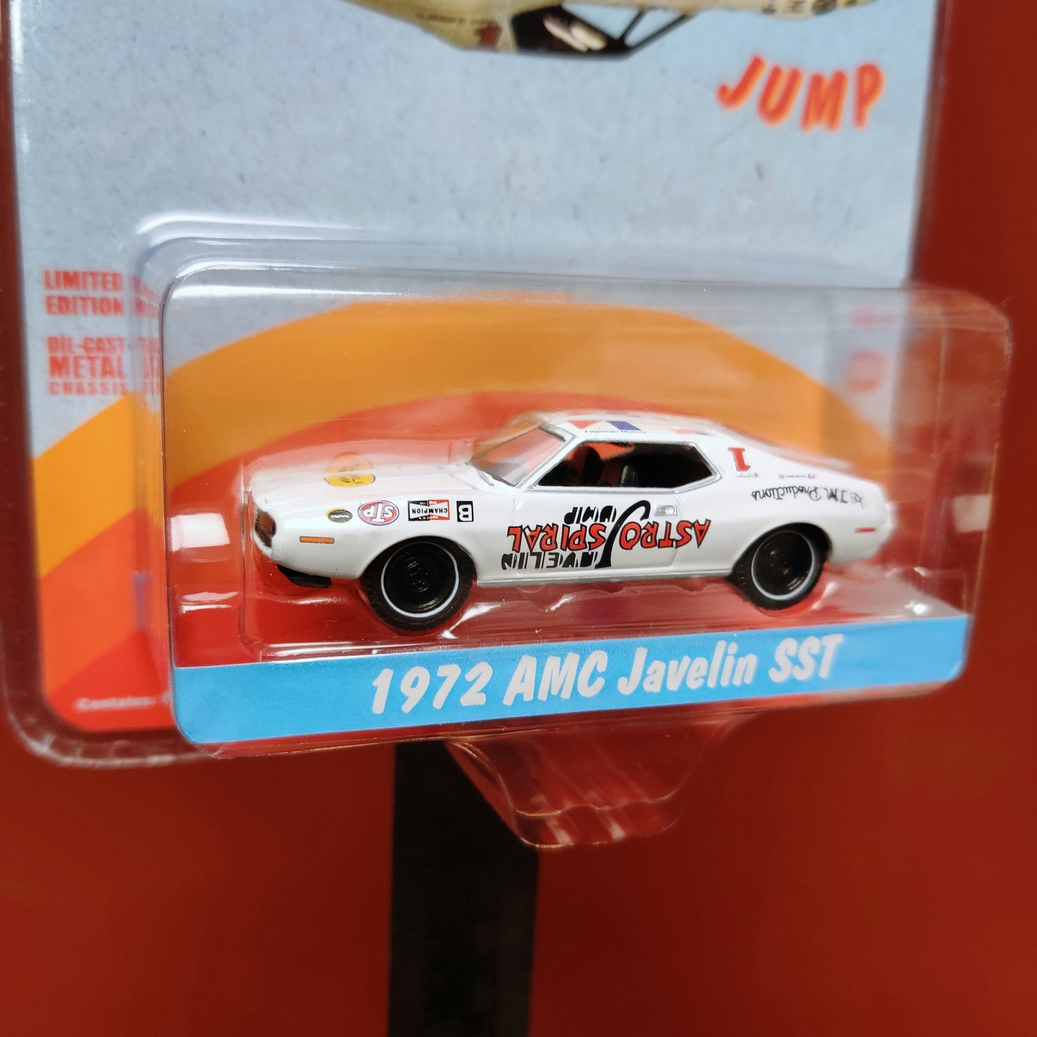 Skala 1/64 AMC Javelin SST 1972 "Astro Spiral Jump" V-DUB fr Greenlight