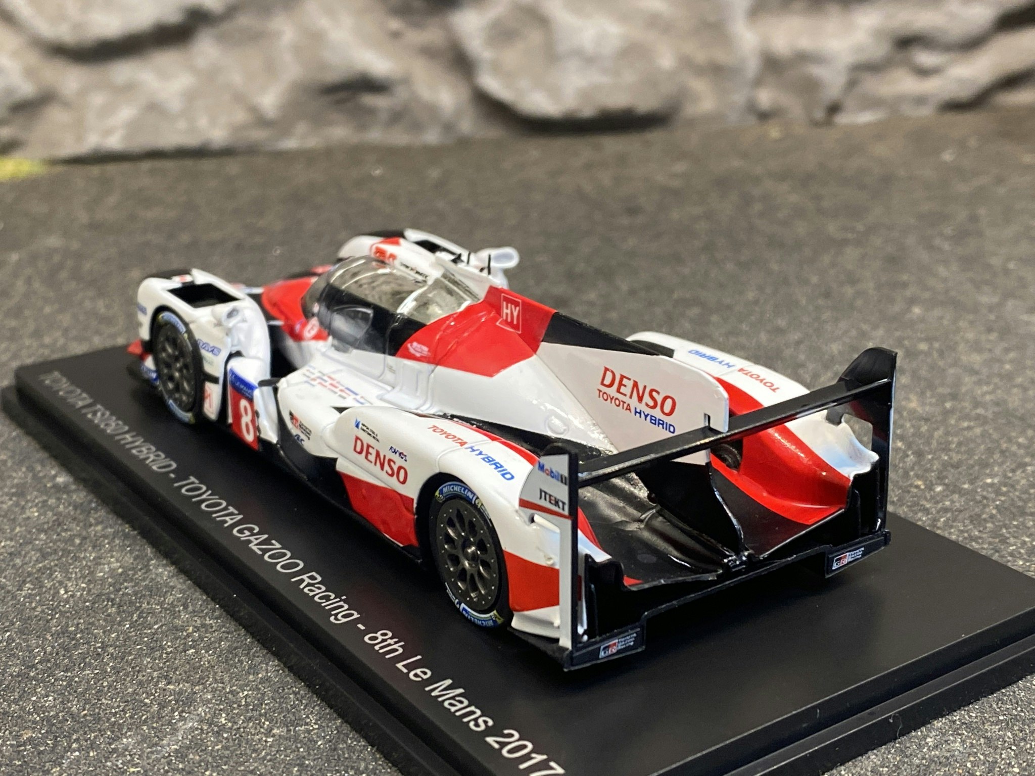 Skala 1/43: Toyota TS050 Hybrid Toyota Gazoo Racing #8, 8th le mans fr SPARK