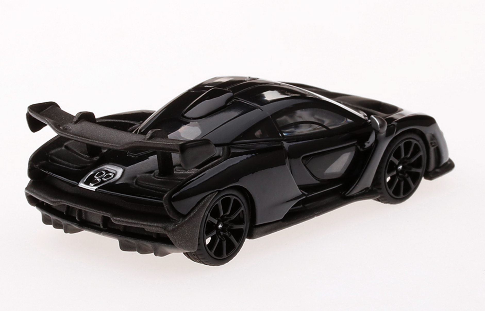 Skala 1/64 McLaren Senna, Onyx Black fr MINI GT