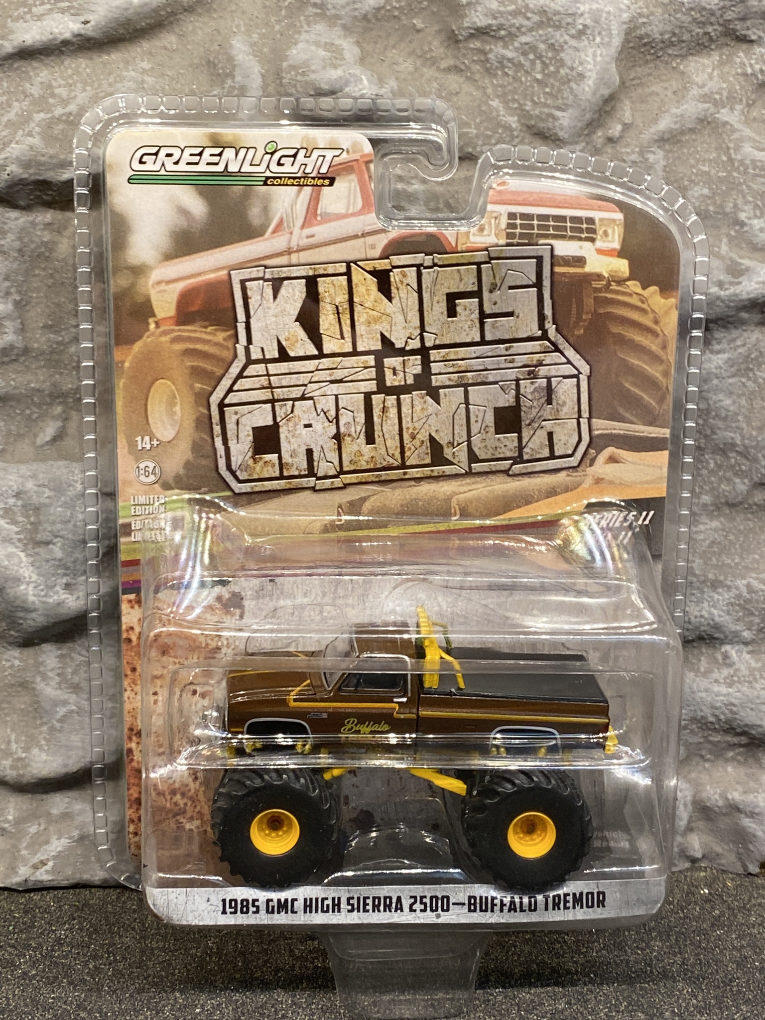 Skala 1/64 GMC High Sierra 2500 85' BUFFALO TREMOR "Kings of Crunch" fr Greenlight