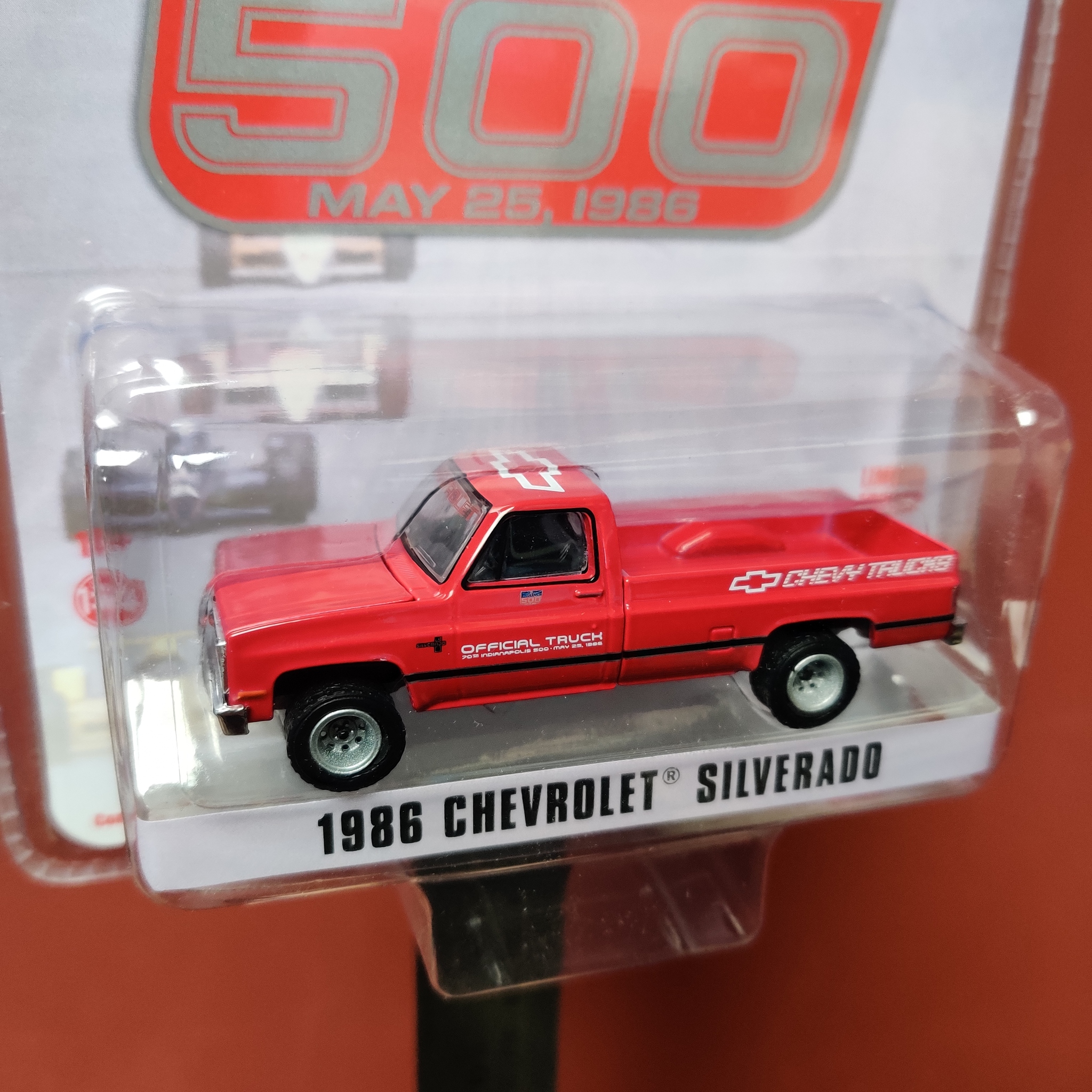 Skala 1/64 Chevrolet Silverado 86' "Indianapolis 500" från Greenlight Exclusive