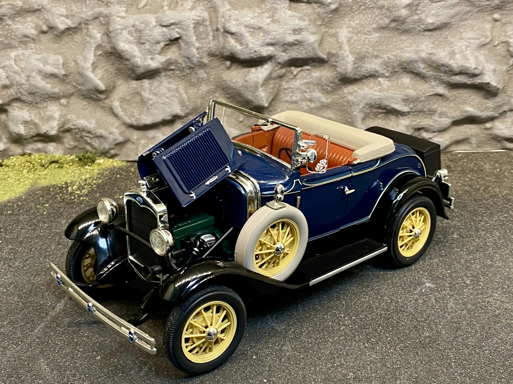 Skala 1/18 Otroligt välgjord Ford Modell A 1931, Blå fr Motor City Classics